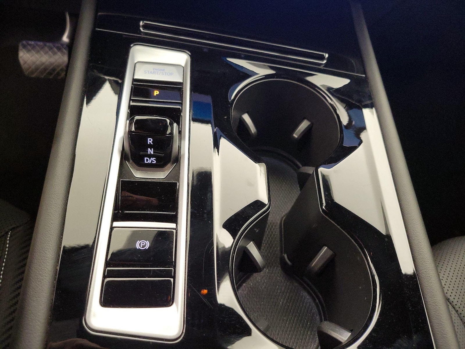 2025 Volkswagen Atlas Cross Sport SE w/Tech - Photo 18