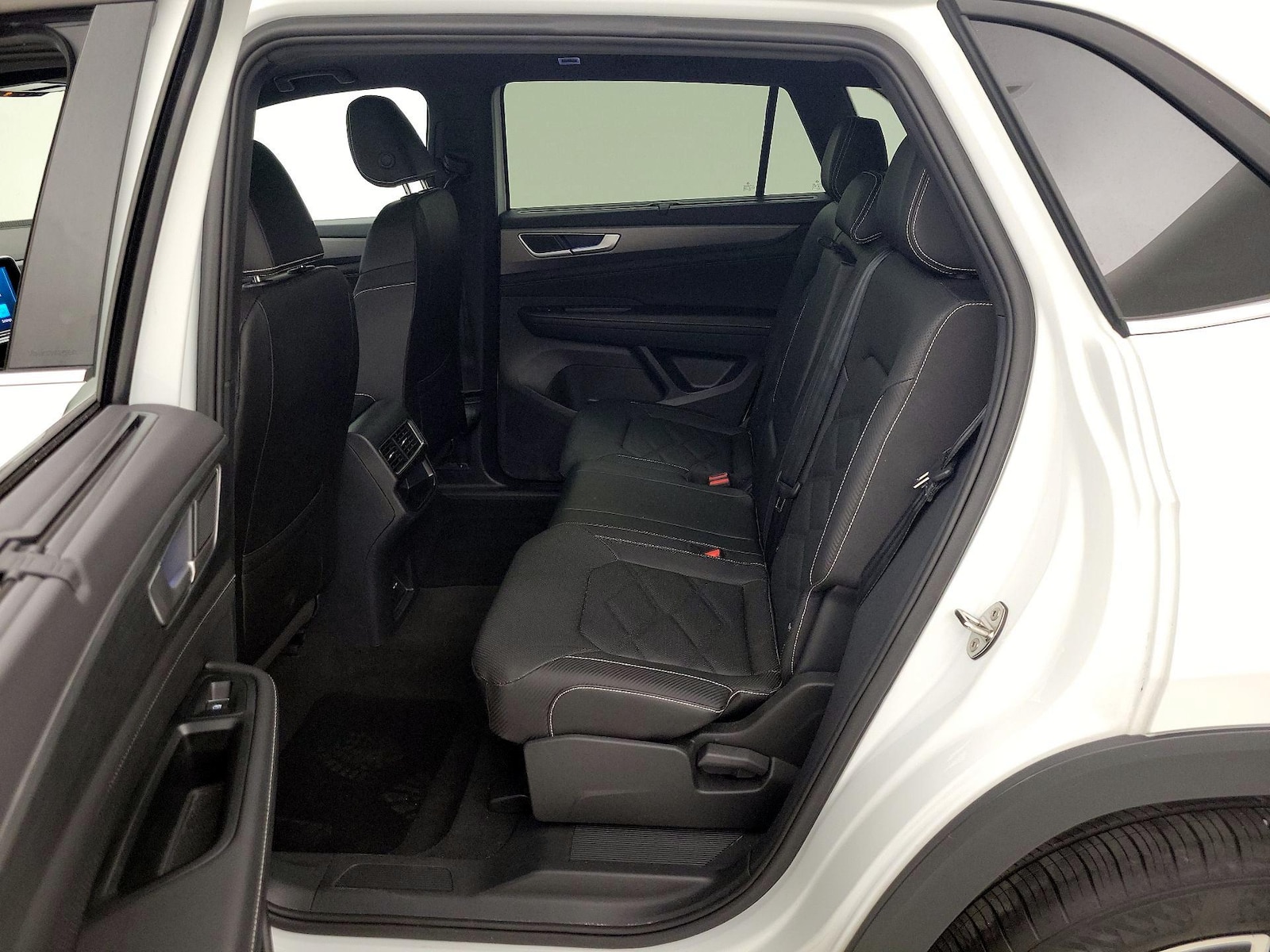 2025 Volkswagen Atlas Cross Sport SE w/Tech - Photo 21