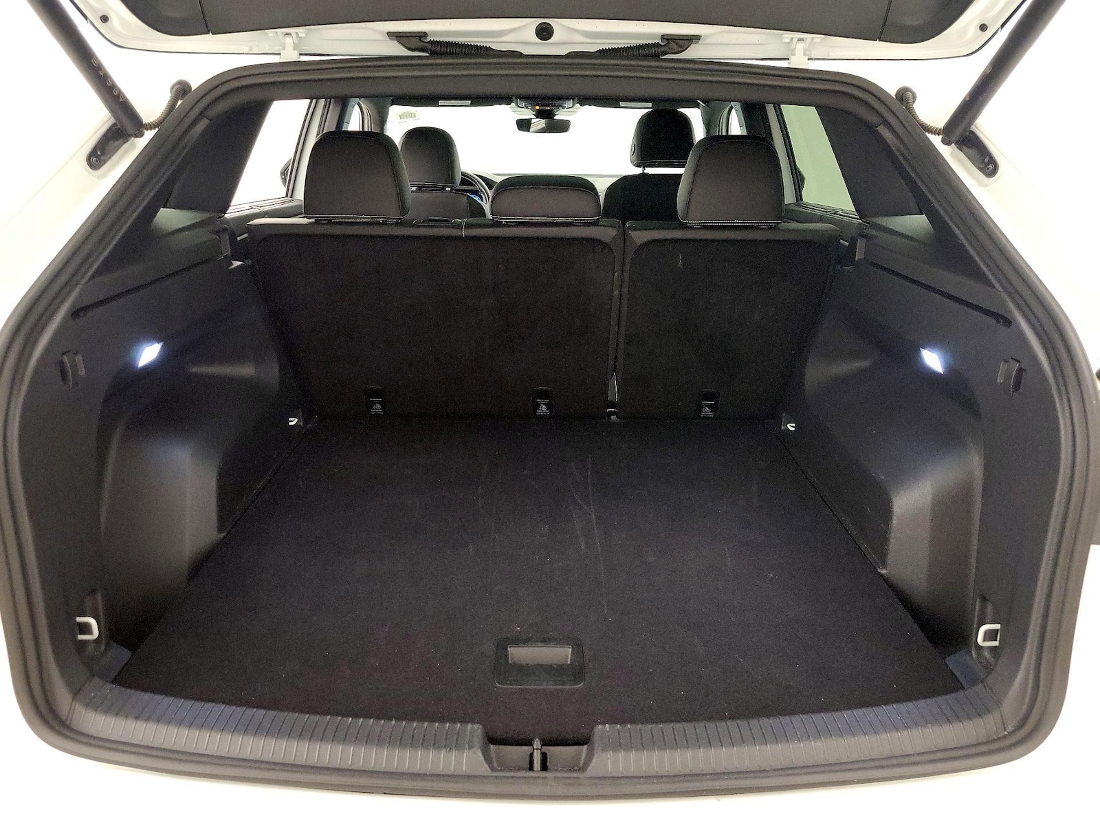 2025 Volkswagen Atlas Cross Sport SE w/Tech - Photo 22