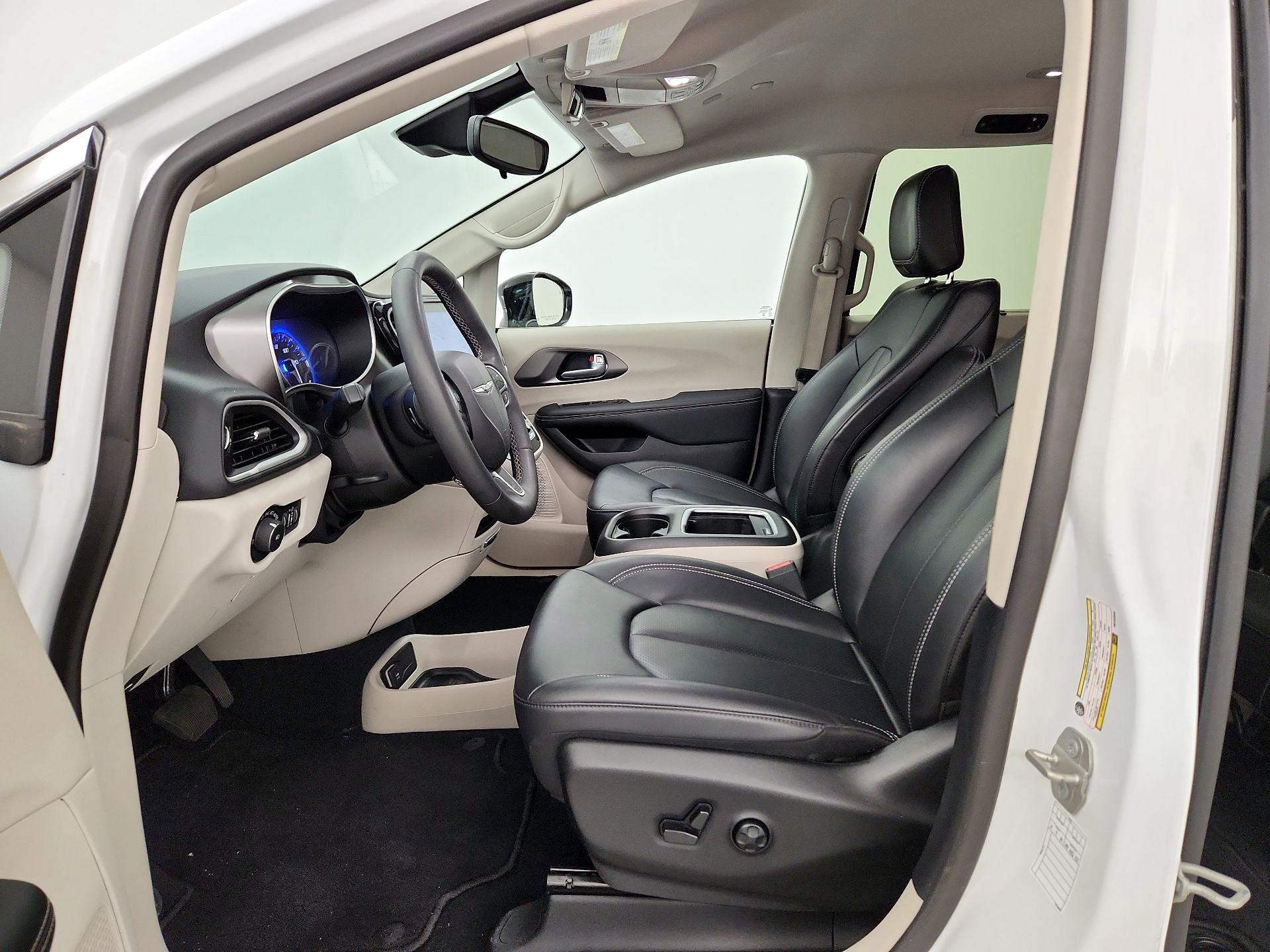 Thumbnail: 2024 Chrysler Pacifica - 11