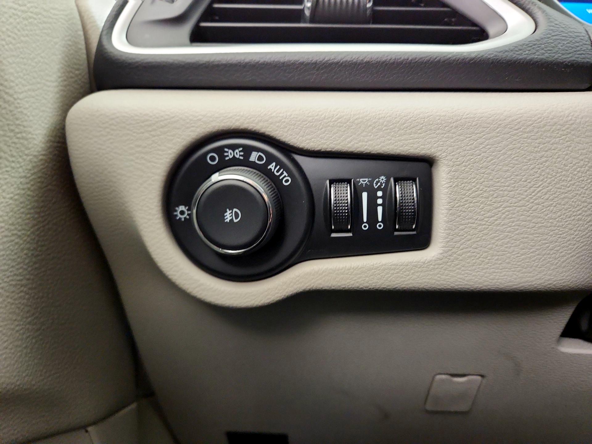 Thumbnail: 2024 Chrysler Pacifica - 13