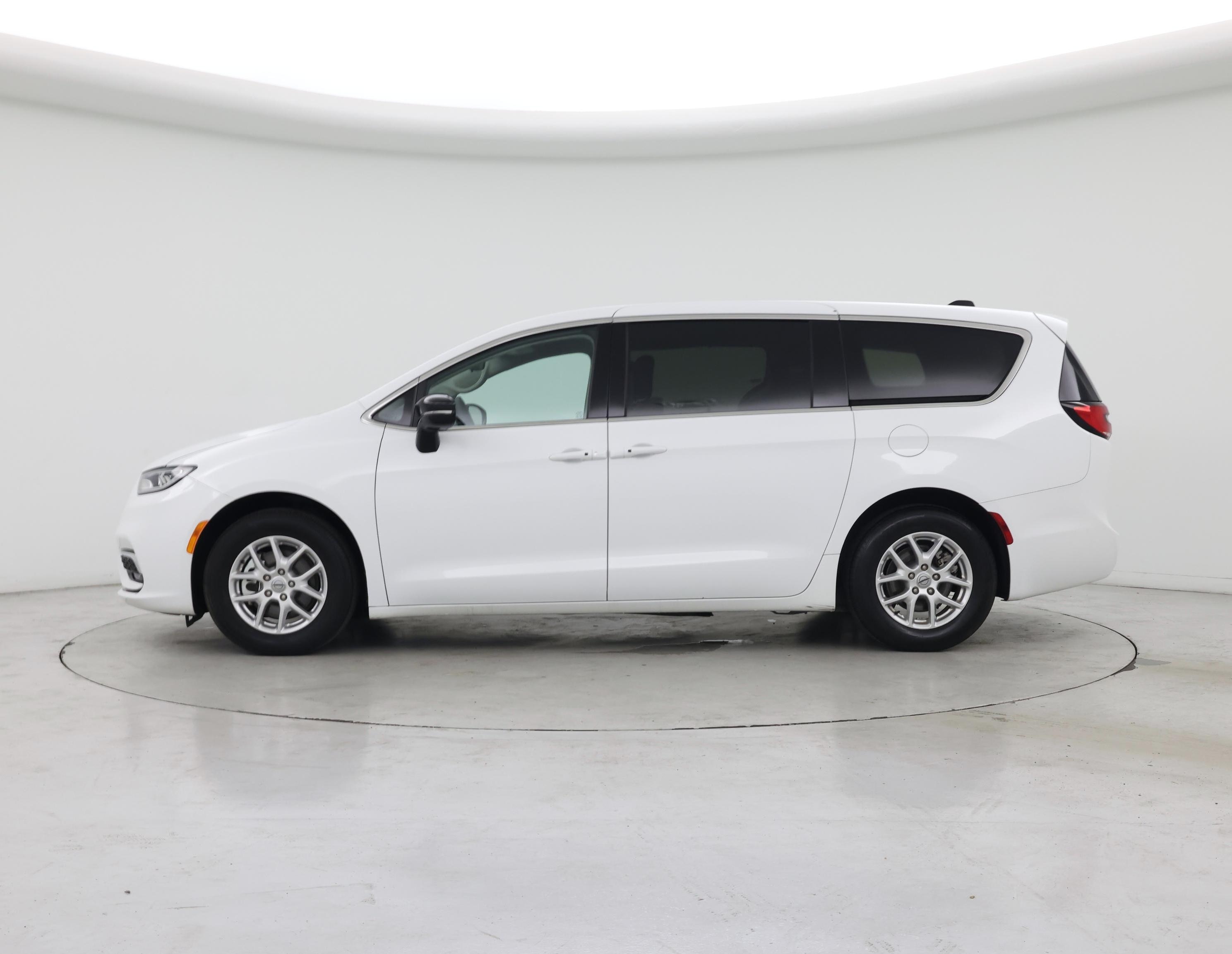 Thumbnail: 2024 Chrysler Pacifica - 3