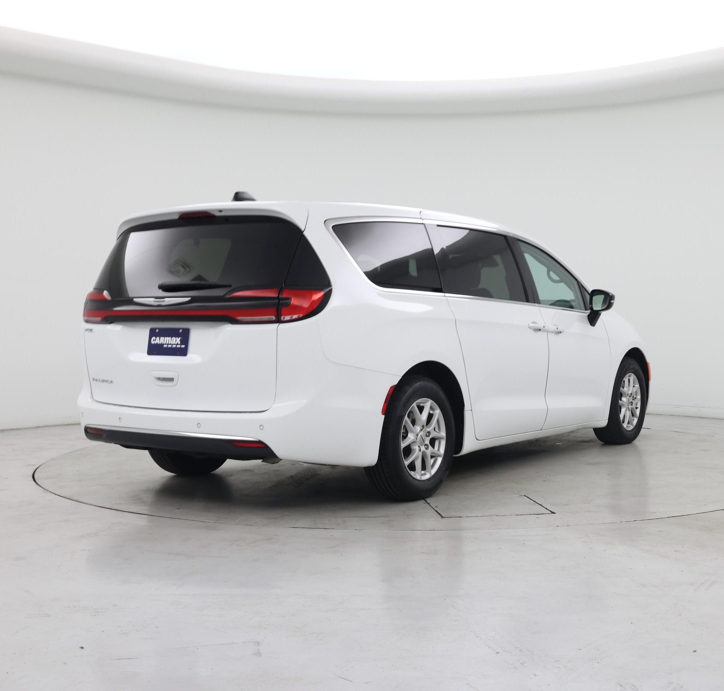 Thumbnail: 2024 Chrysler Pacifica - 8