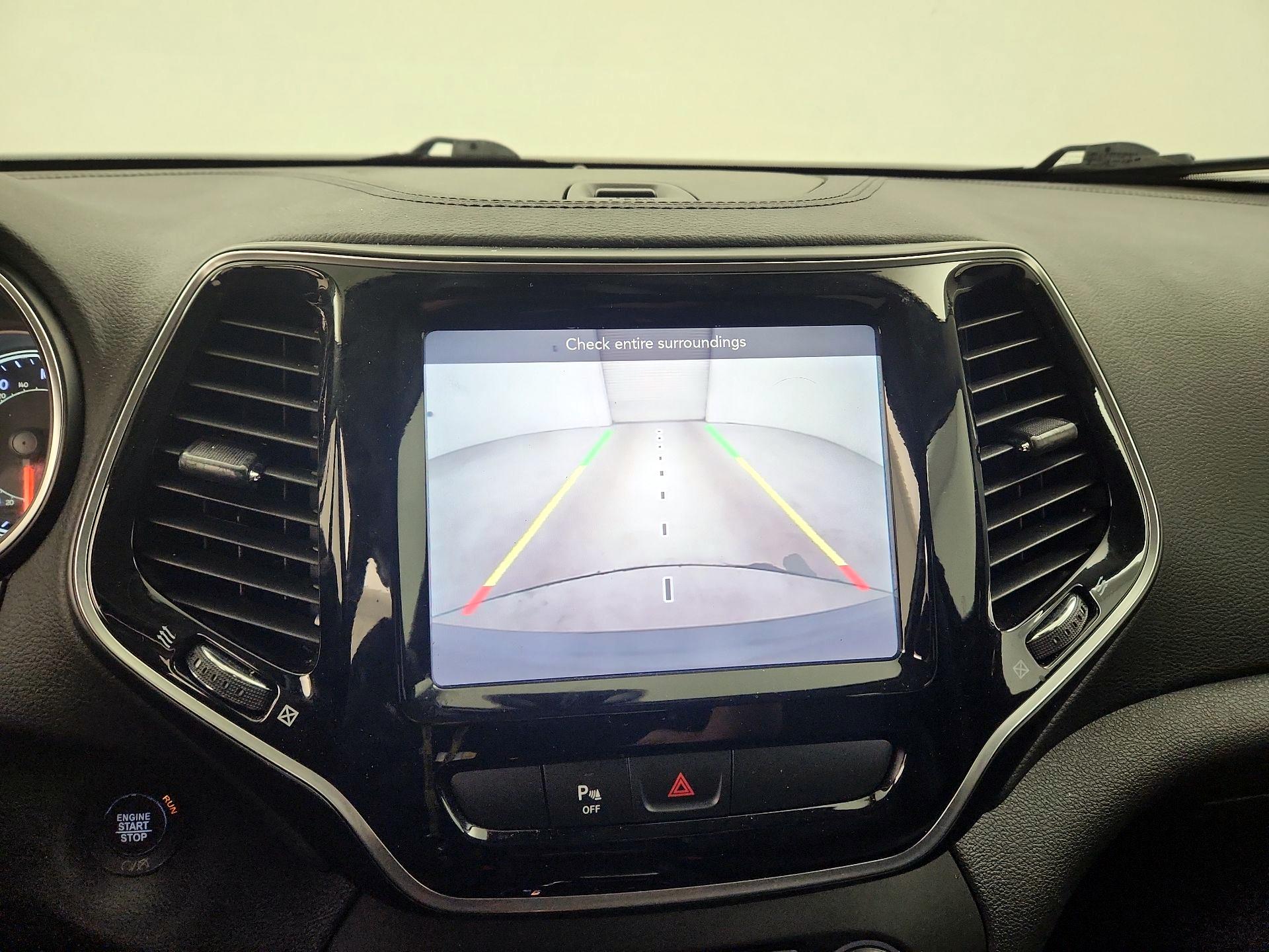 Thumbnail: 2019 Jeep Cherokee - 15