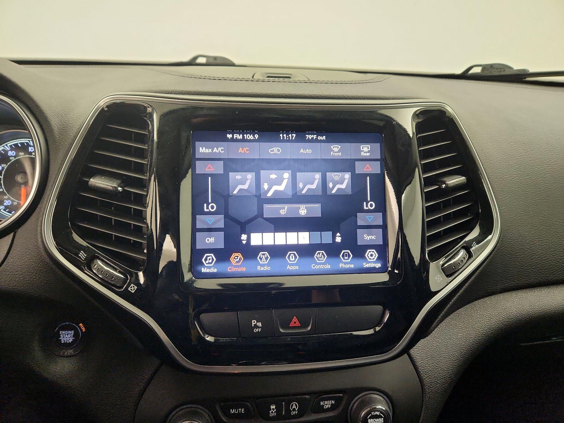 Thumbnail: 2019 Jeep Cherokee - 16