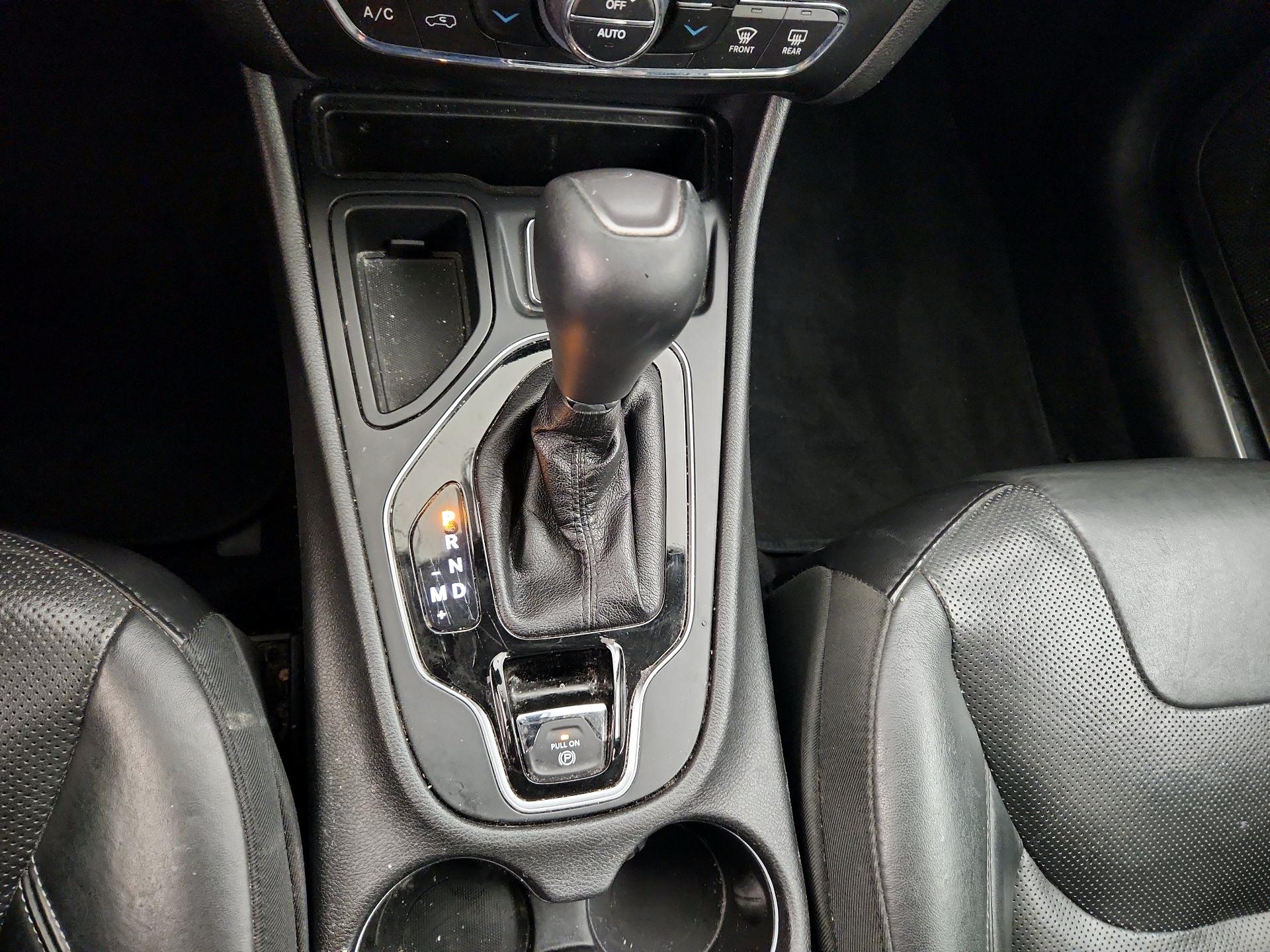 Thumbnail: 2019 Jeep Cherokee - 17