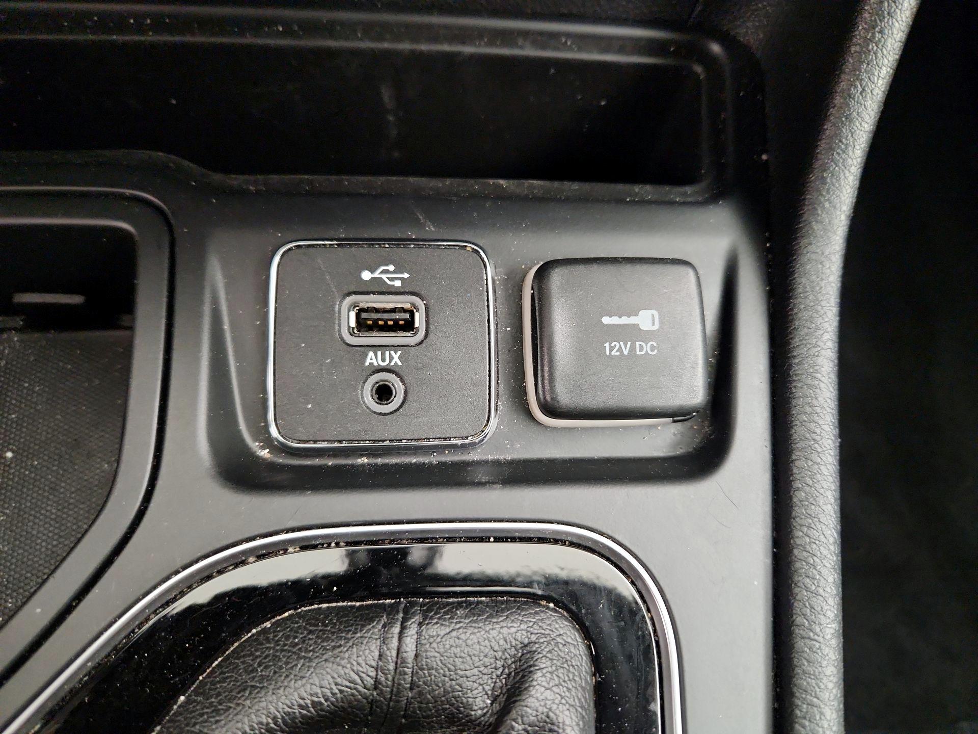 Thumbnail: 2019 Jeep Cherokee - 18