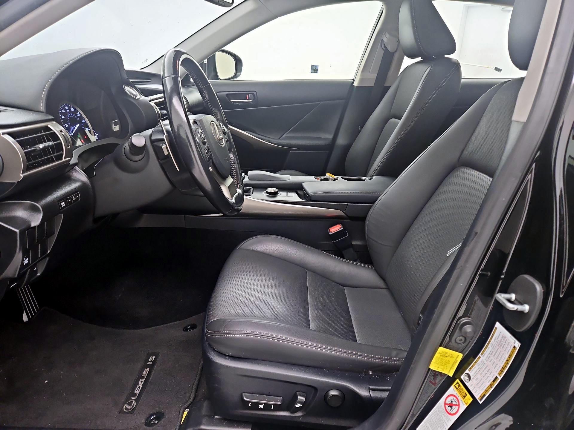 Thumbnail: 2016 Lexus IS - 11