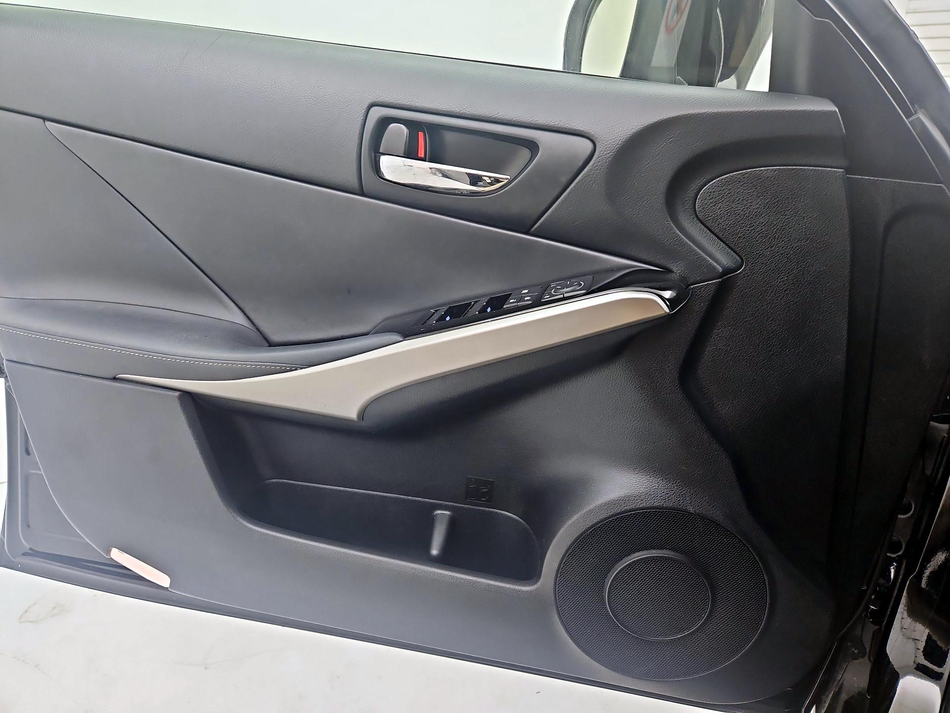 Thumbnail: 2016 Lexus IS - 12