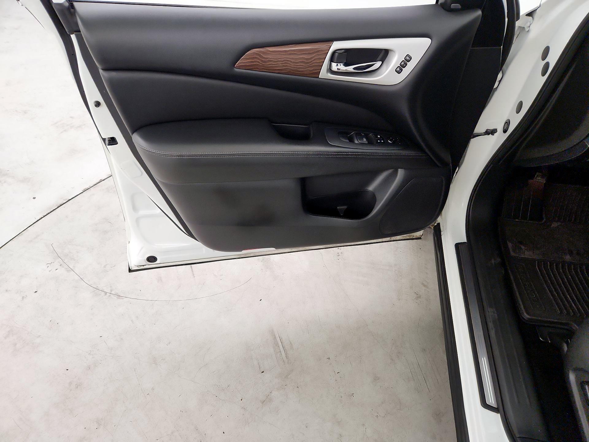 Thumbnail: 2017 Nissan Pathfinder - 12