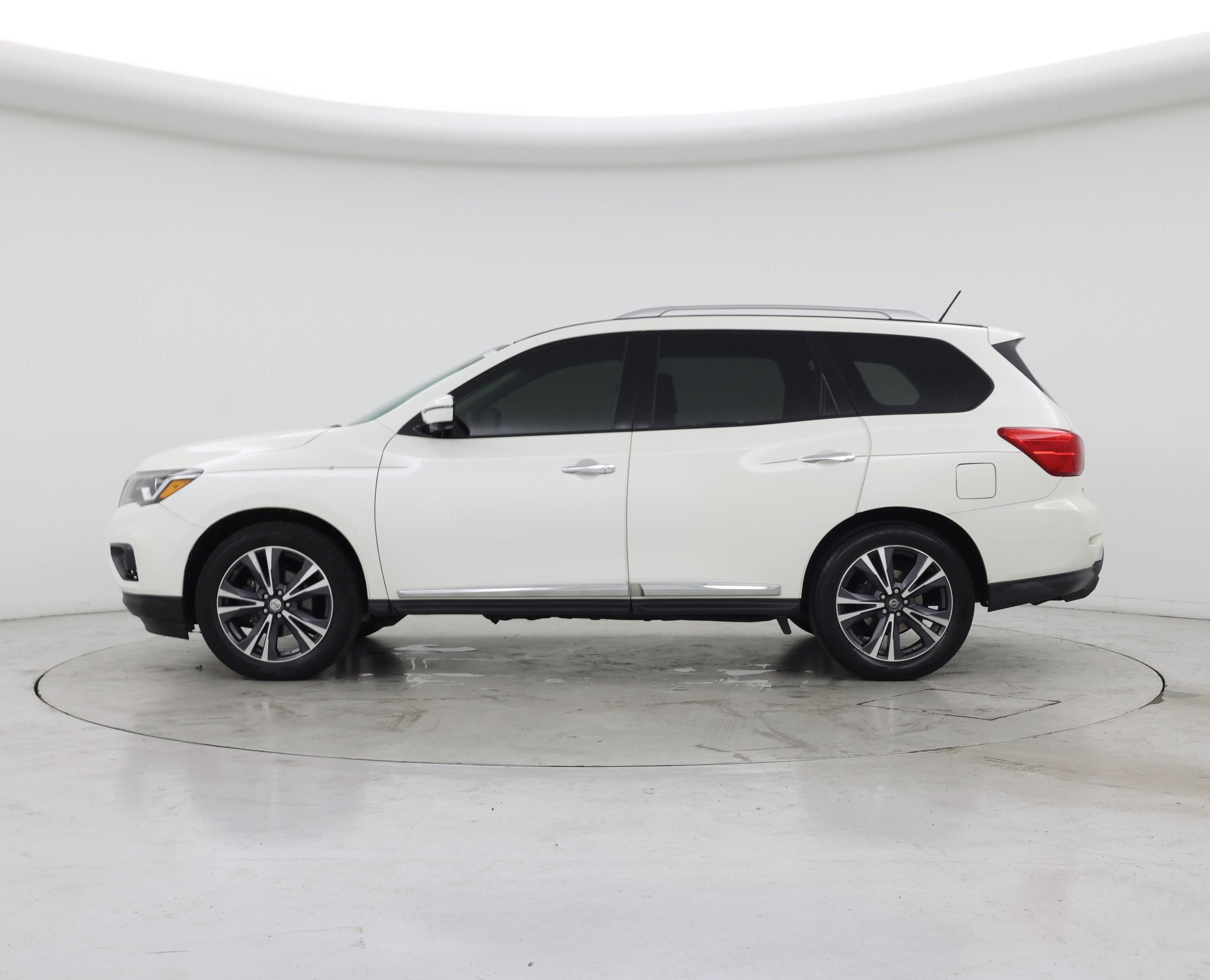 Thumbnail: 2017 Nissan Pathfinder - 3