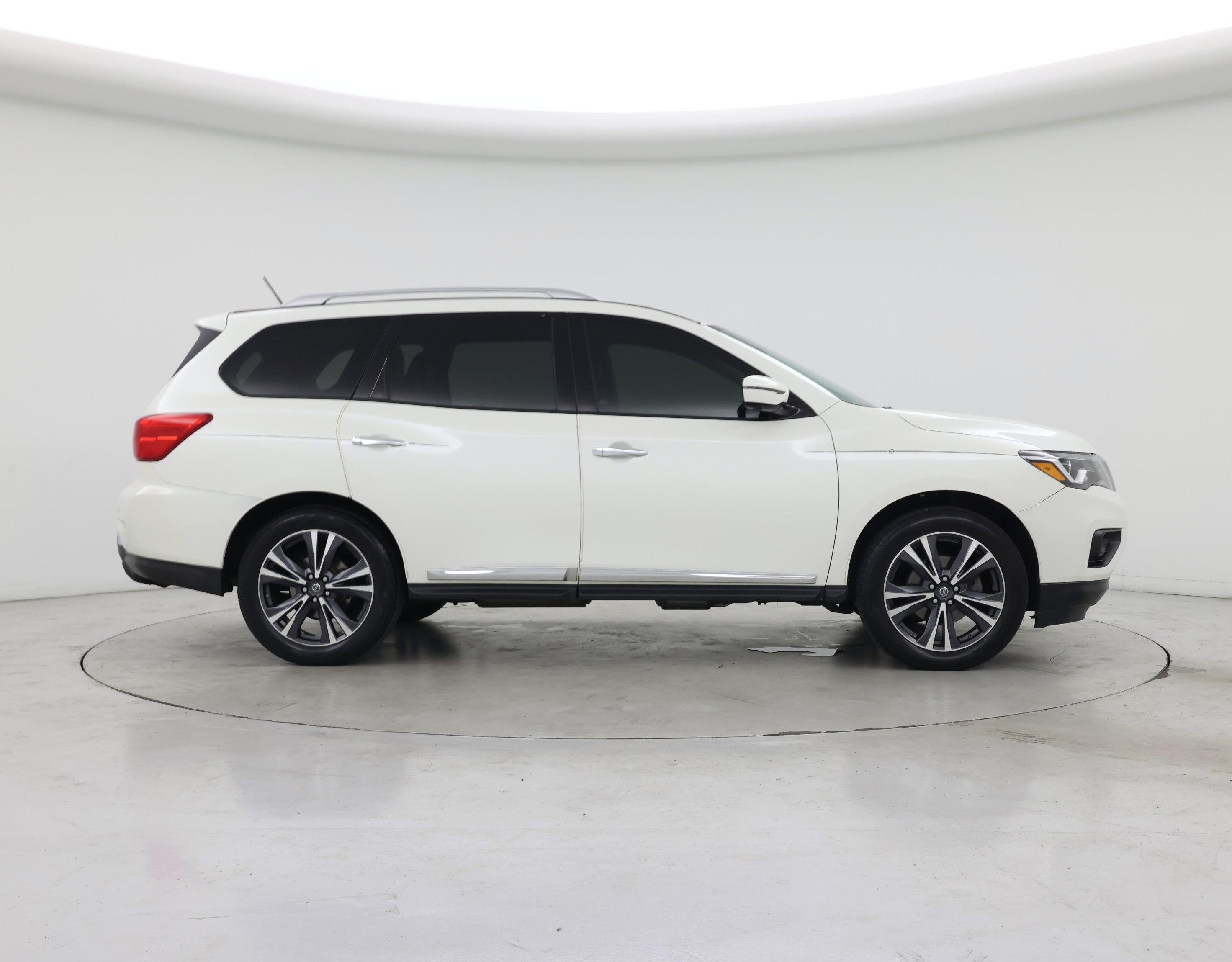 Thumbnail: 2017 Nissan Pathfinder - 7