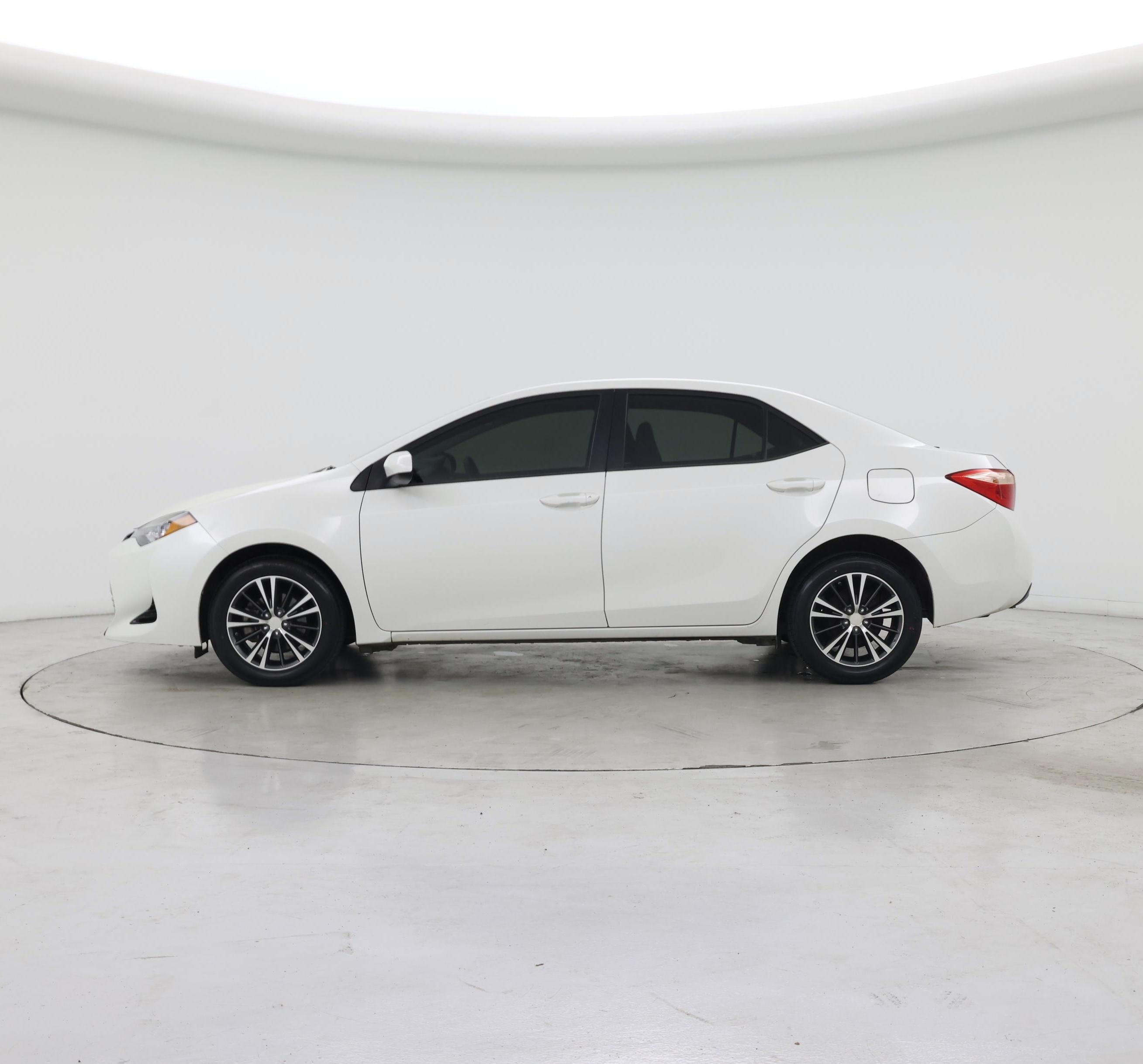 Thumbnail: 2018 Toyota Corolla - 3