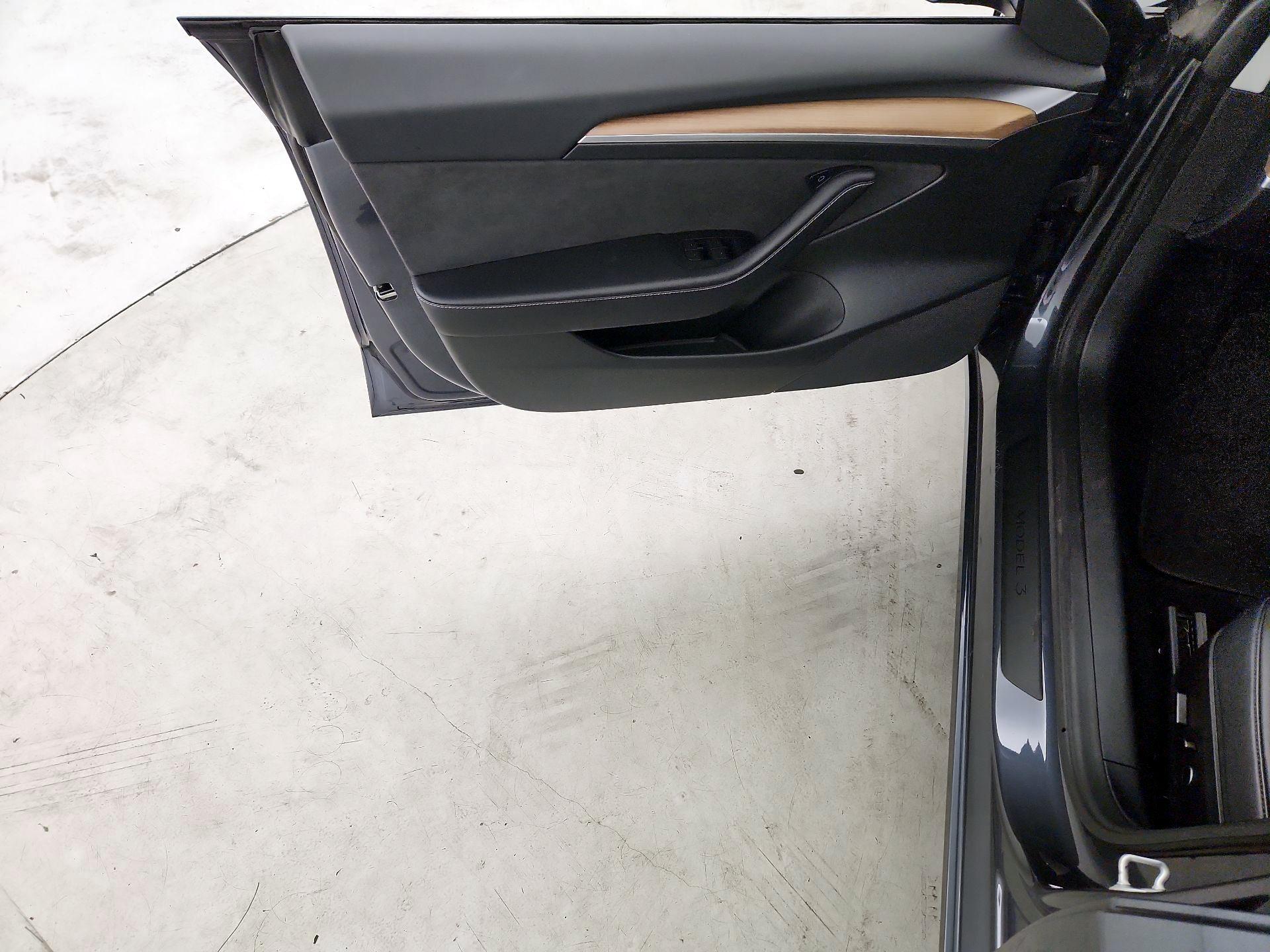Thumbnail: 2023 Tesla Model 3 - 12