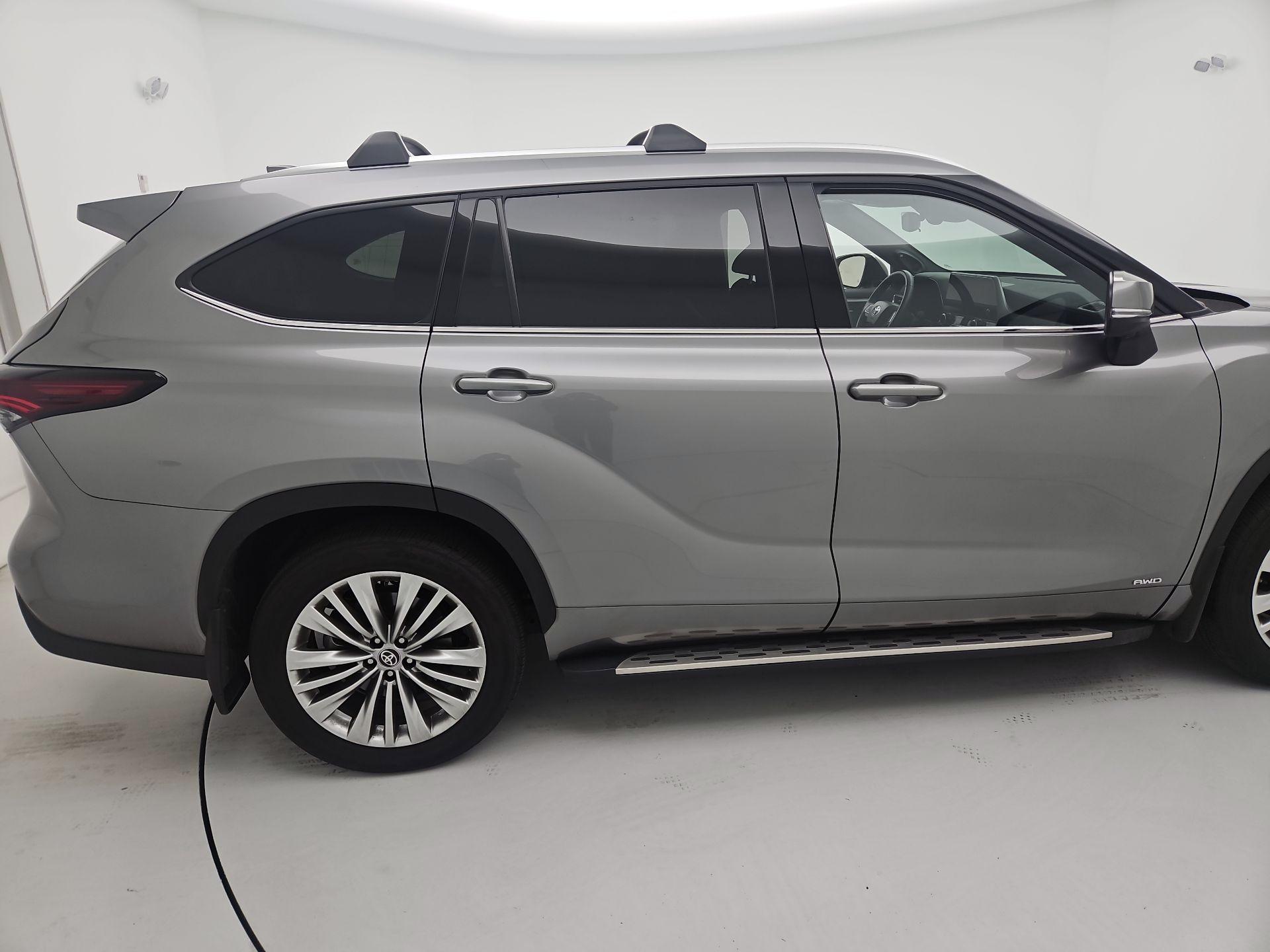 Thumbnail: 2025 Toyota Highlander - 4