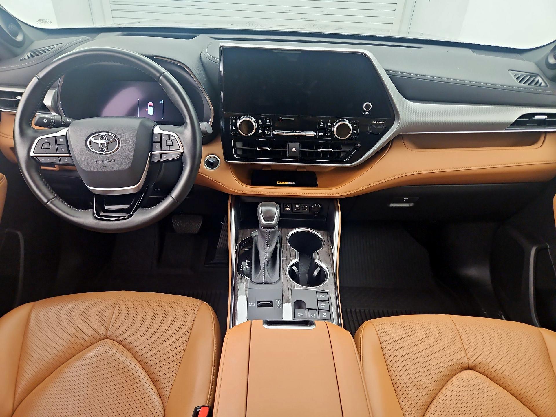 Thumbnail: 2025 Toyota Highlander - 8