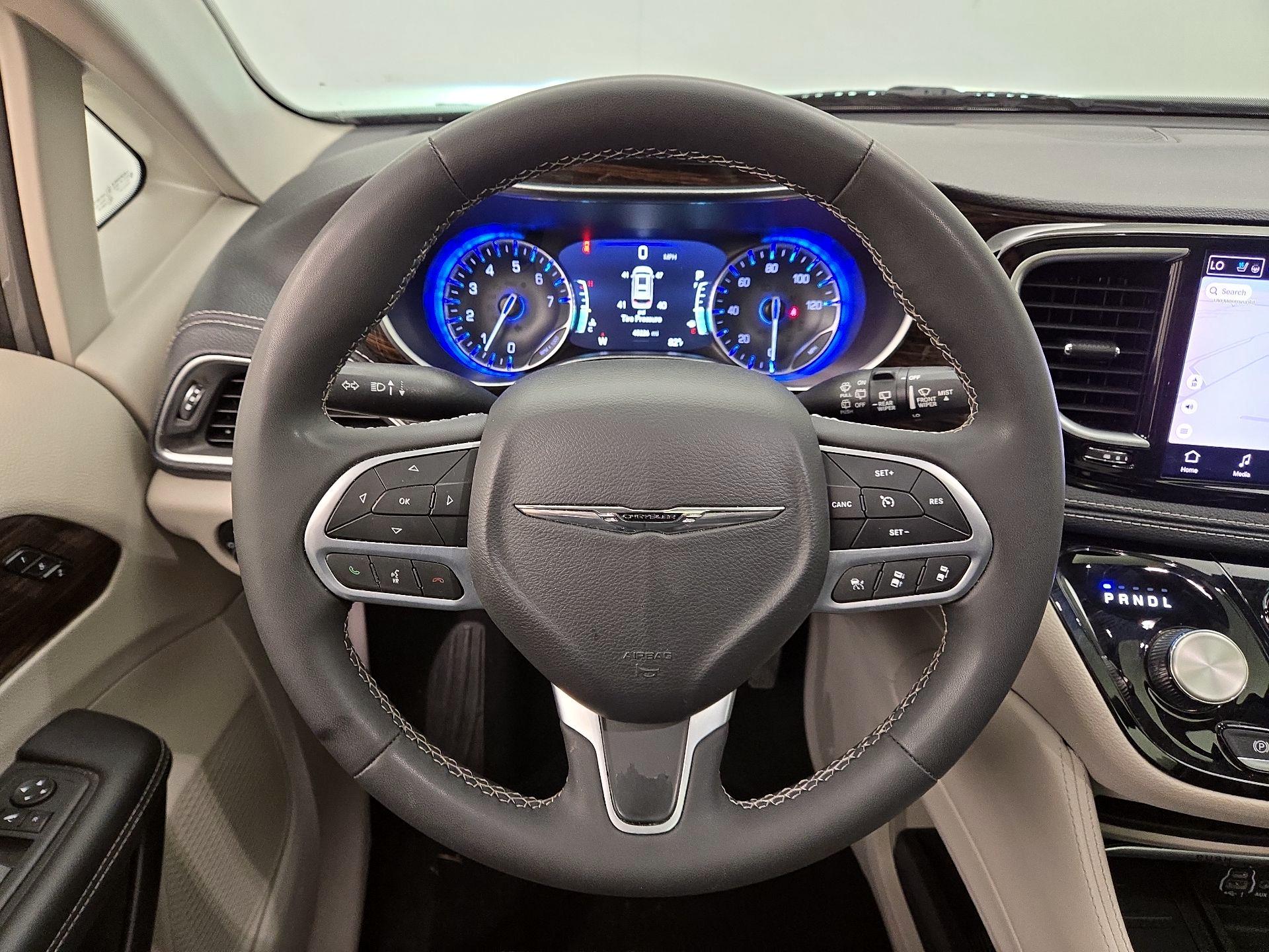 Thumbnail: 2023 Chrysler Pacifica - 10
