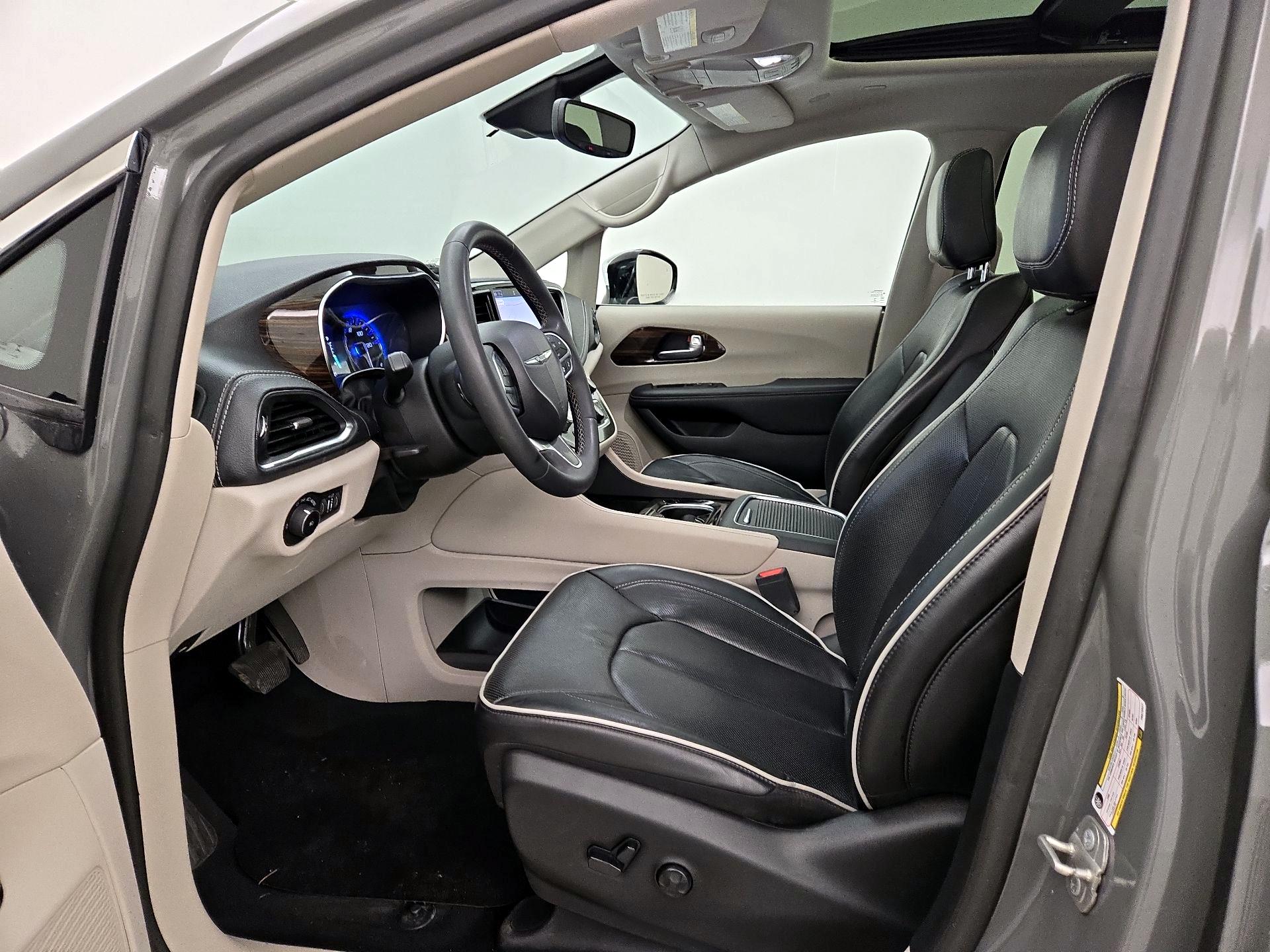 Thumbnail: 2023 Chrysler Pacifica - 11