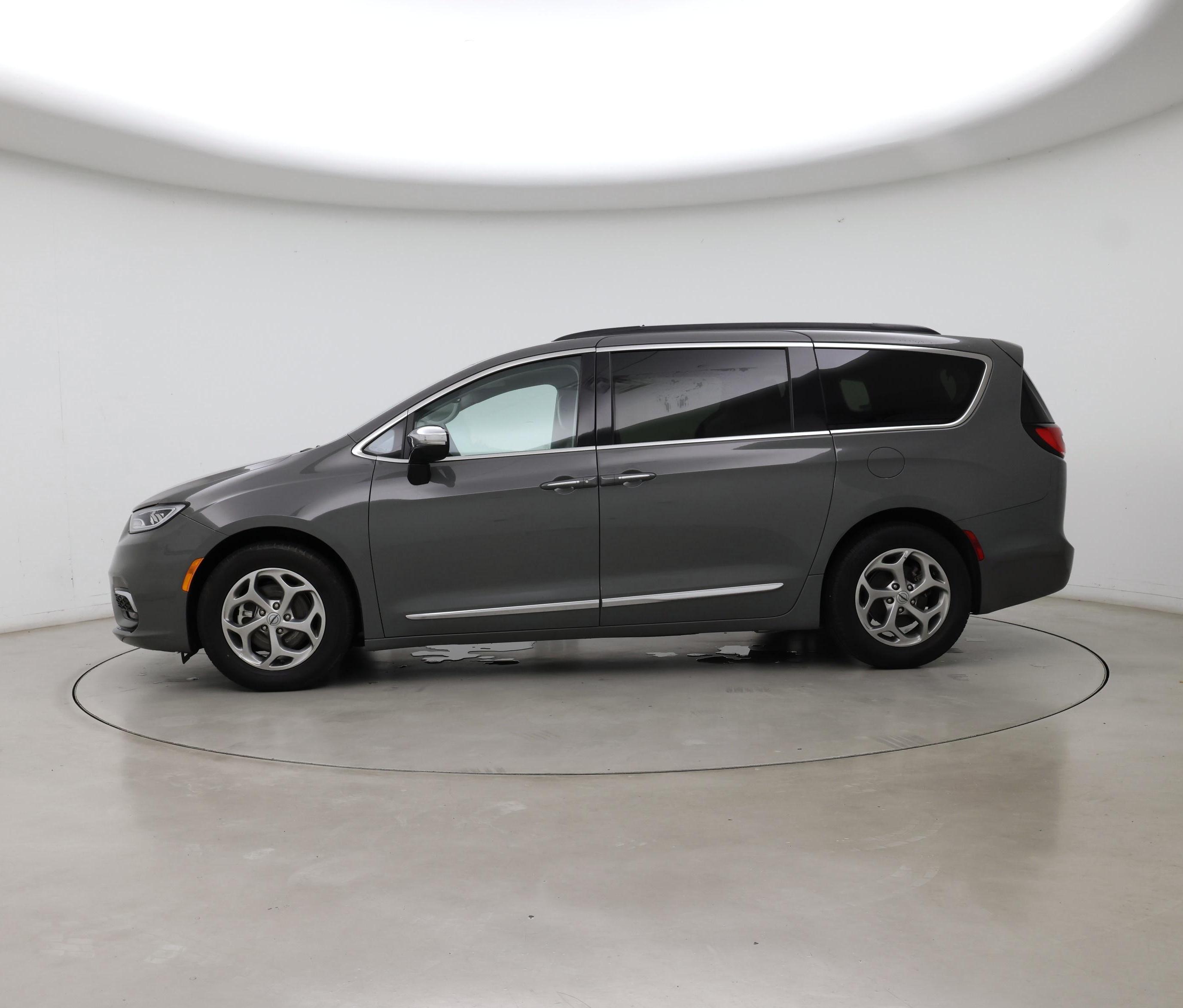 Thumbnail: 2023 Chrysler Pacifica - 3
