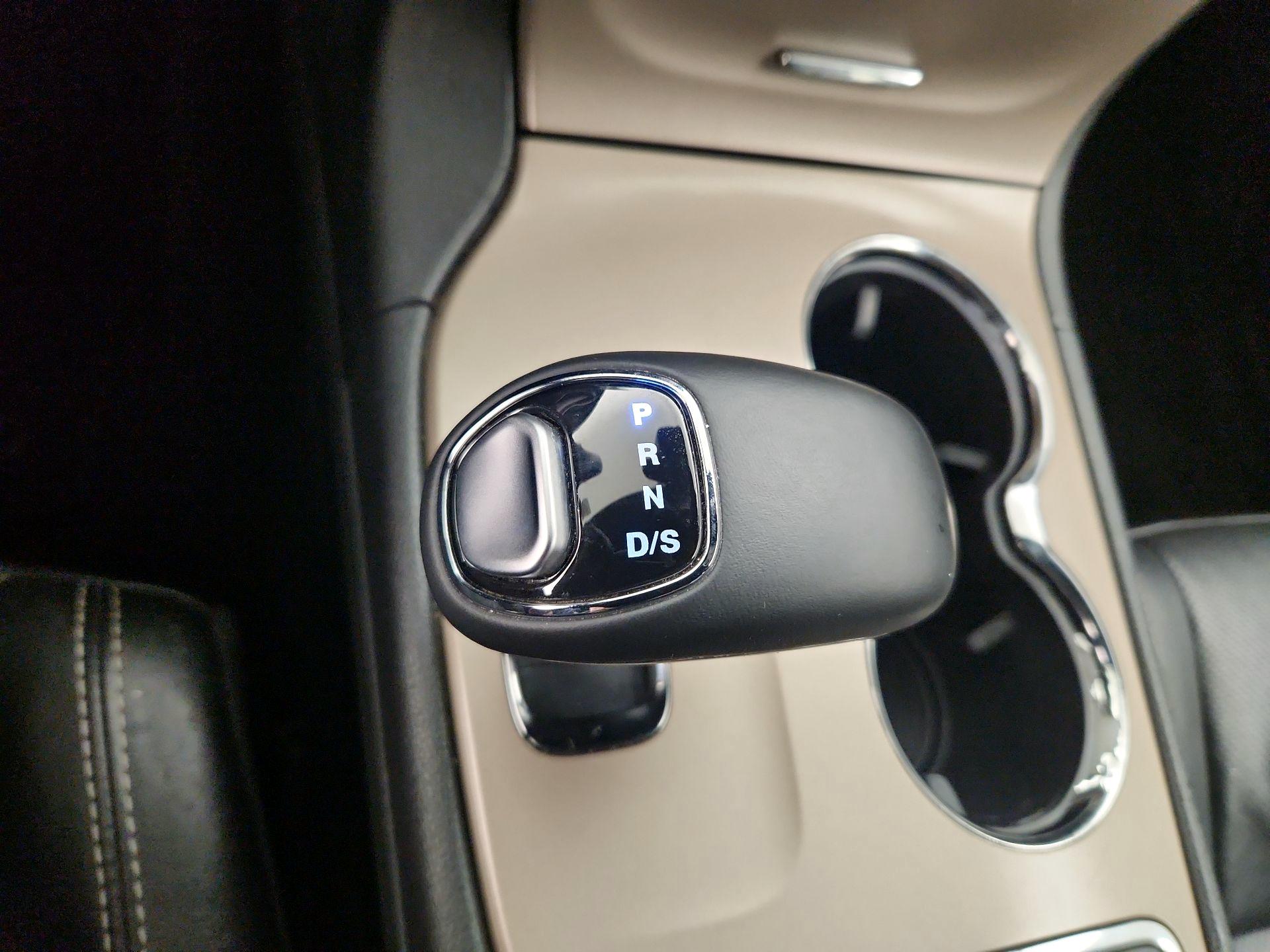 Thumbnail: 2015 Jeep Grand Cherokee - 18
