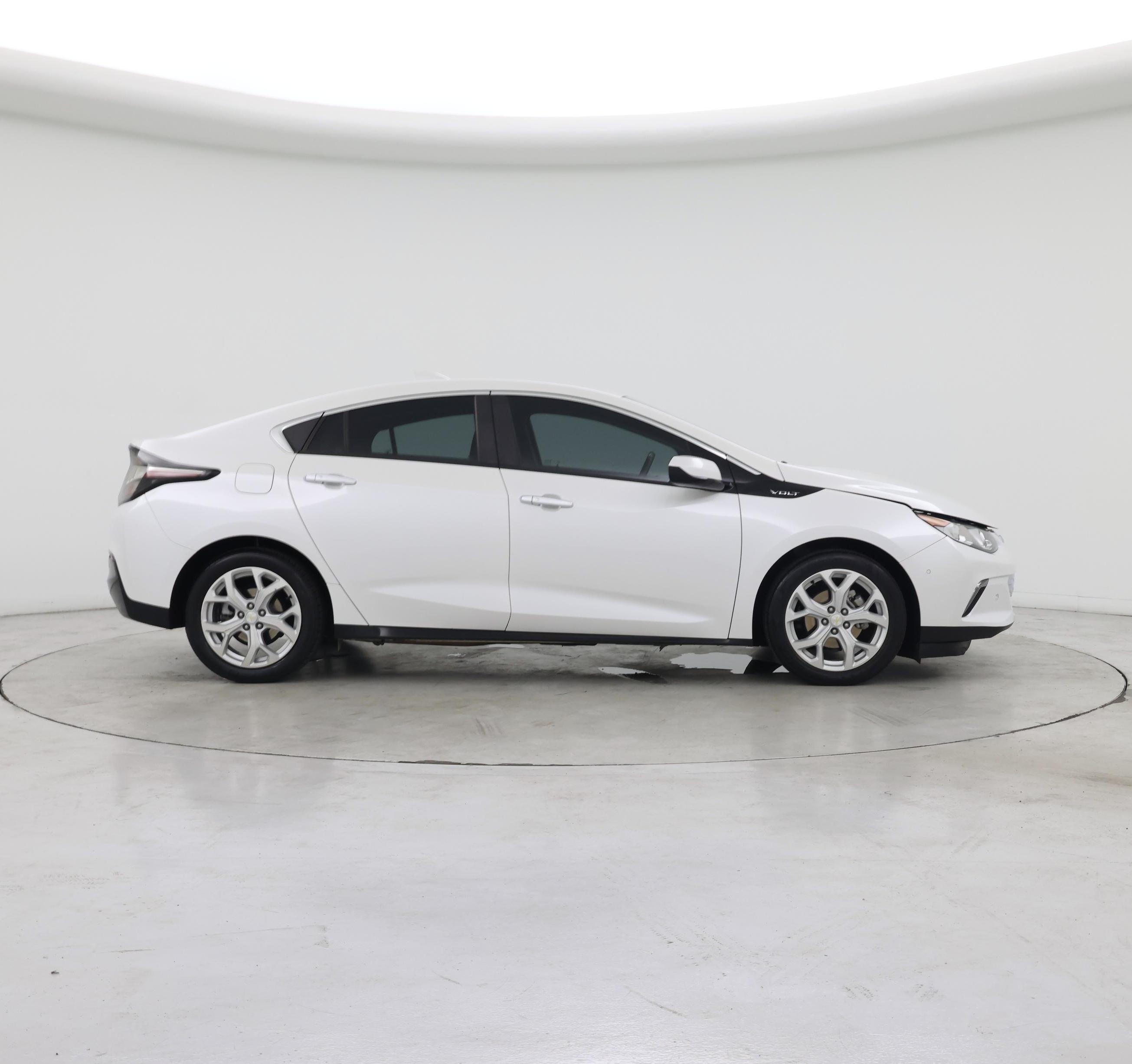 Thumbnail: 2017 Chevrolet Volt - 7