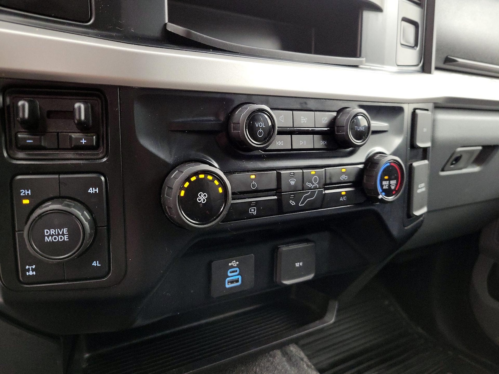 2023 Ford F-350 Super Duty XL - Photo 16