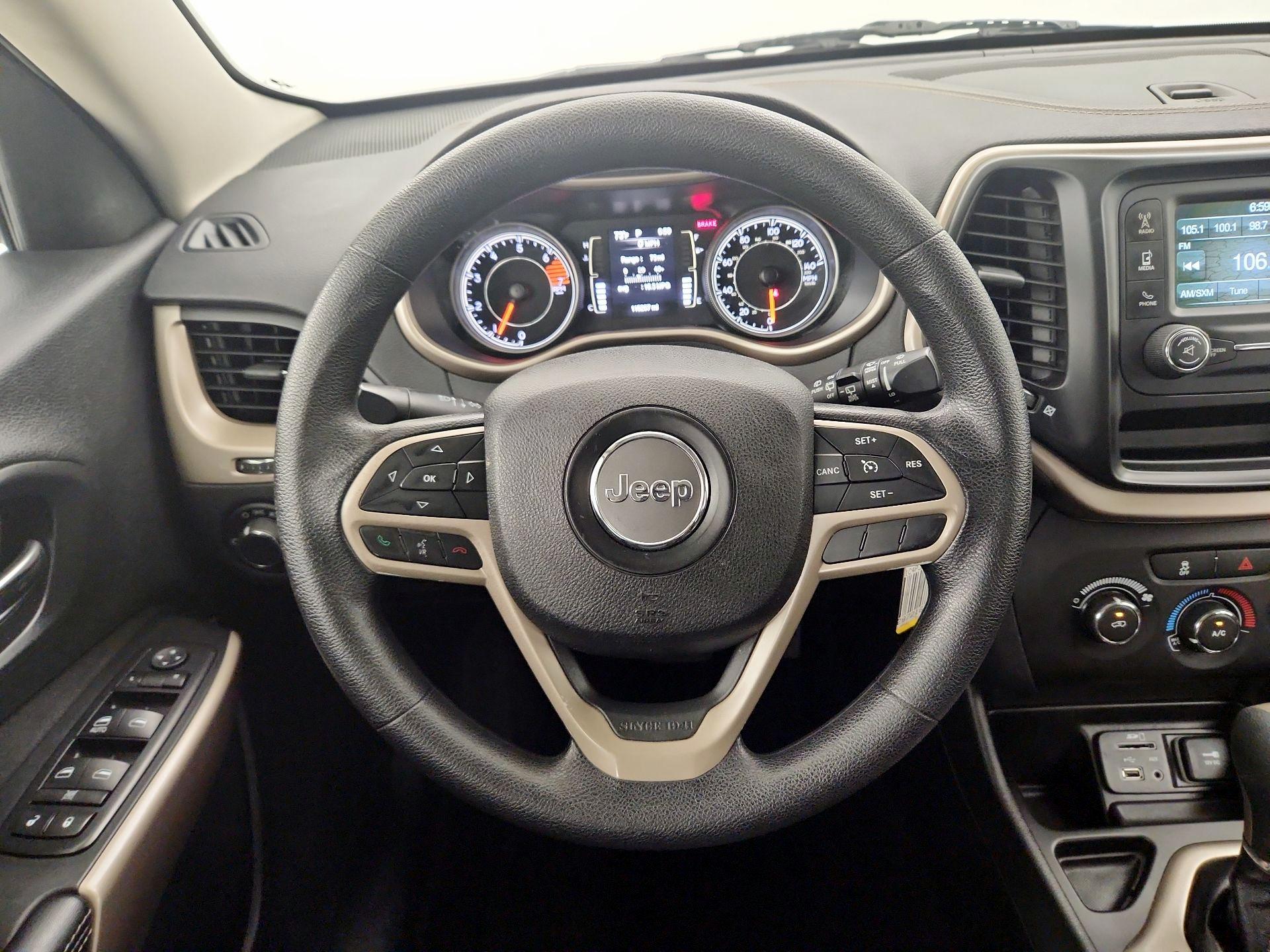 Thumbnail: 2017 Jeep Cherokee - 10