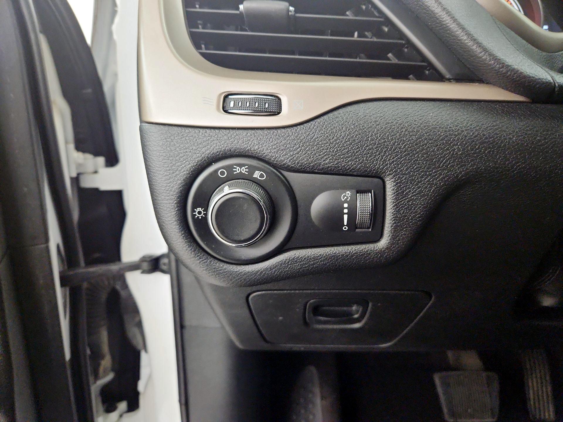 Thumbnail: 2017 Jeep Cherokee - 13