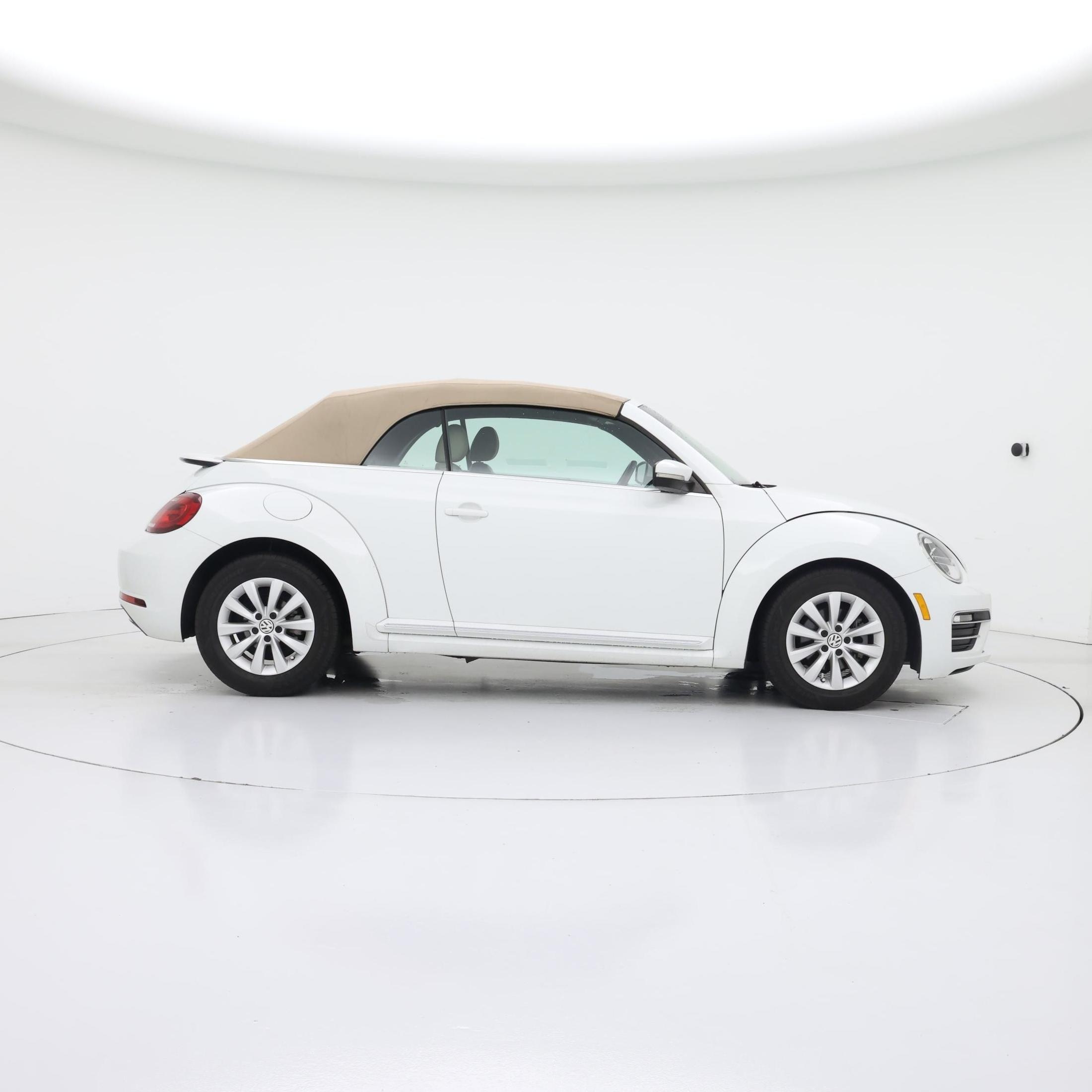 Thumbnail: 2019 Volkswagen Beetle - 7