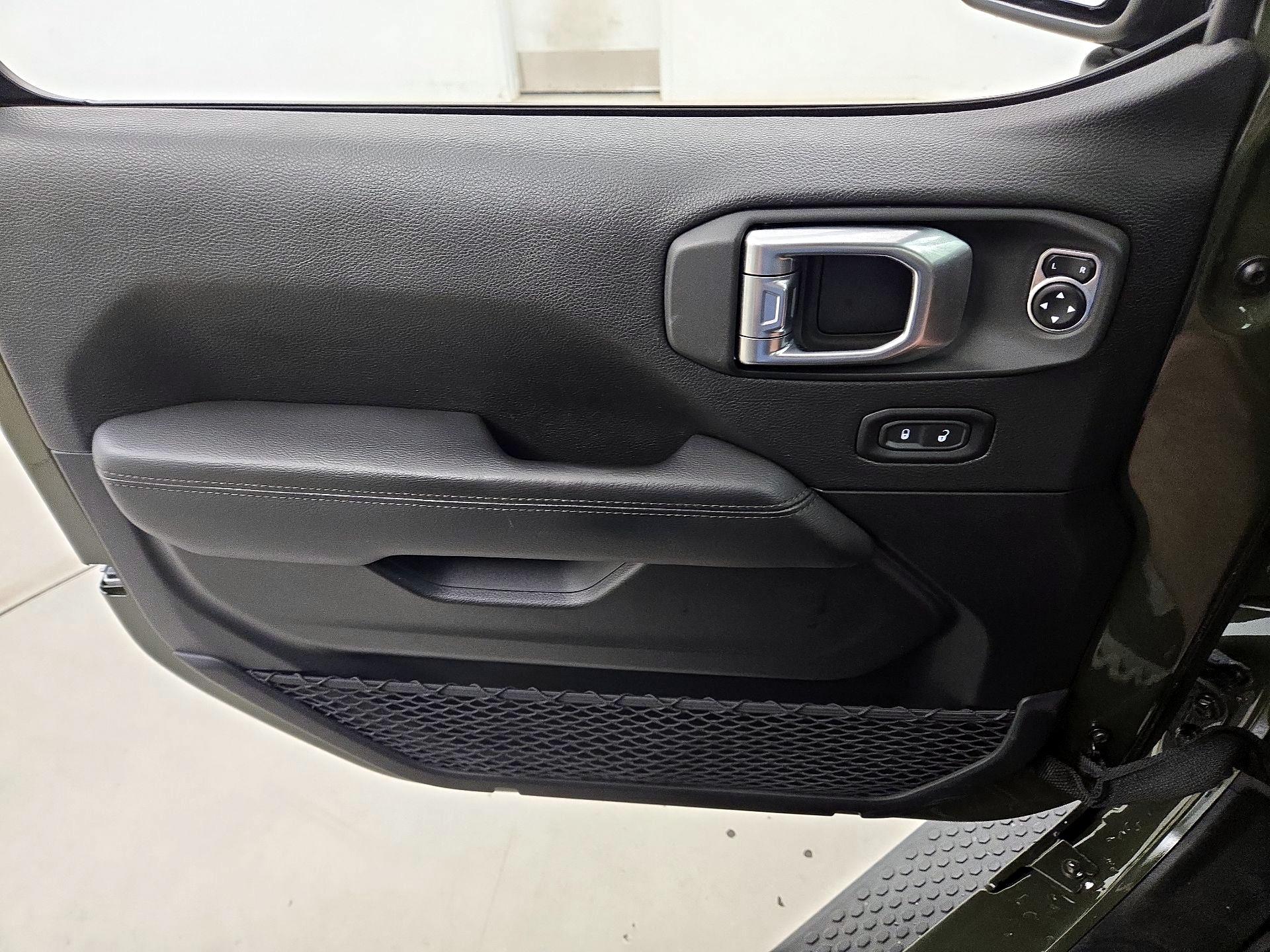 Thumbnail: 2020 Jeep Wrangler - 12