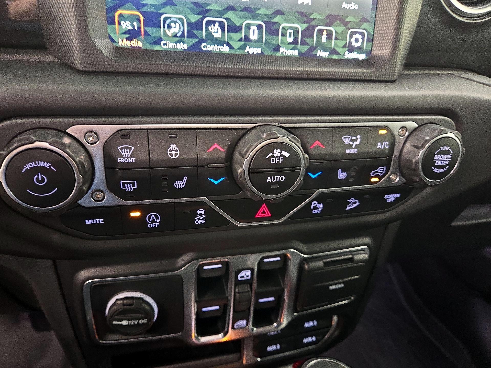 Thumbnail: 2020 Jeep Wrangler - 17