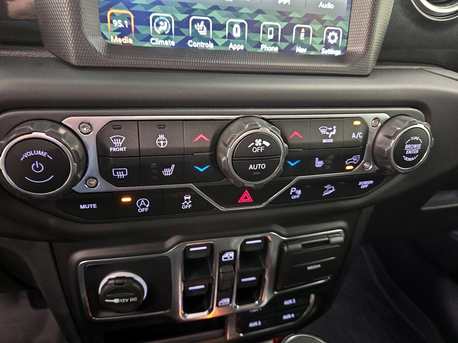 2020 Jeep Wrangler Unlimited Sahara Altitude - Photo 18