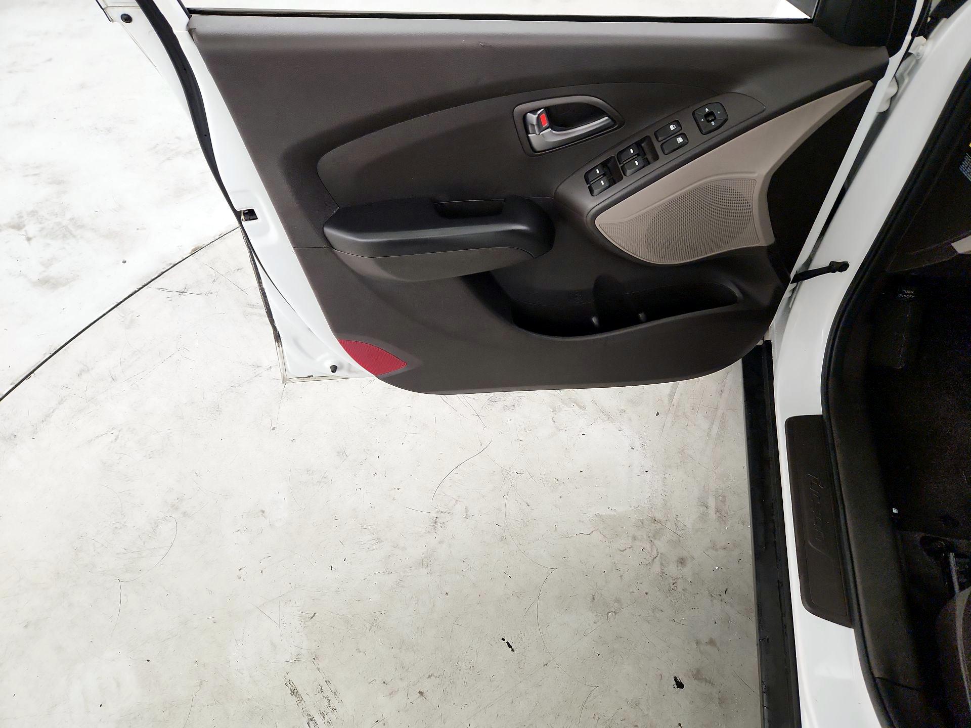 Thumbnail: 2014 Hyundai Tucson - 12