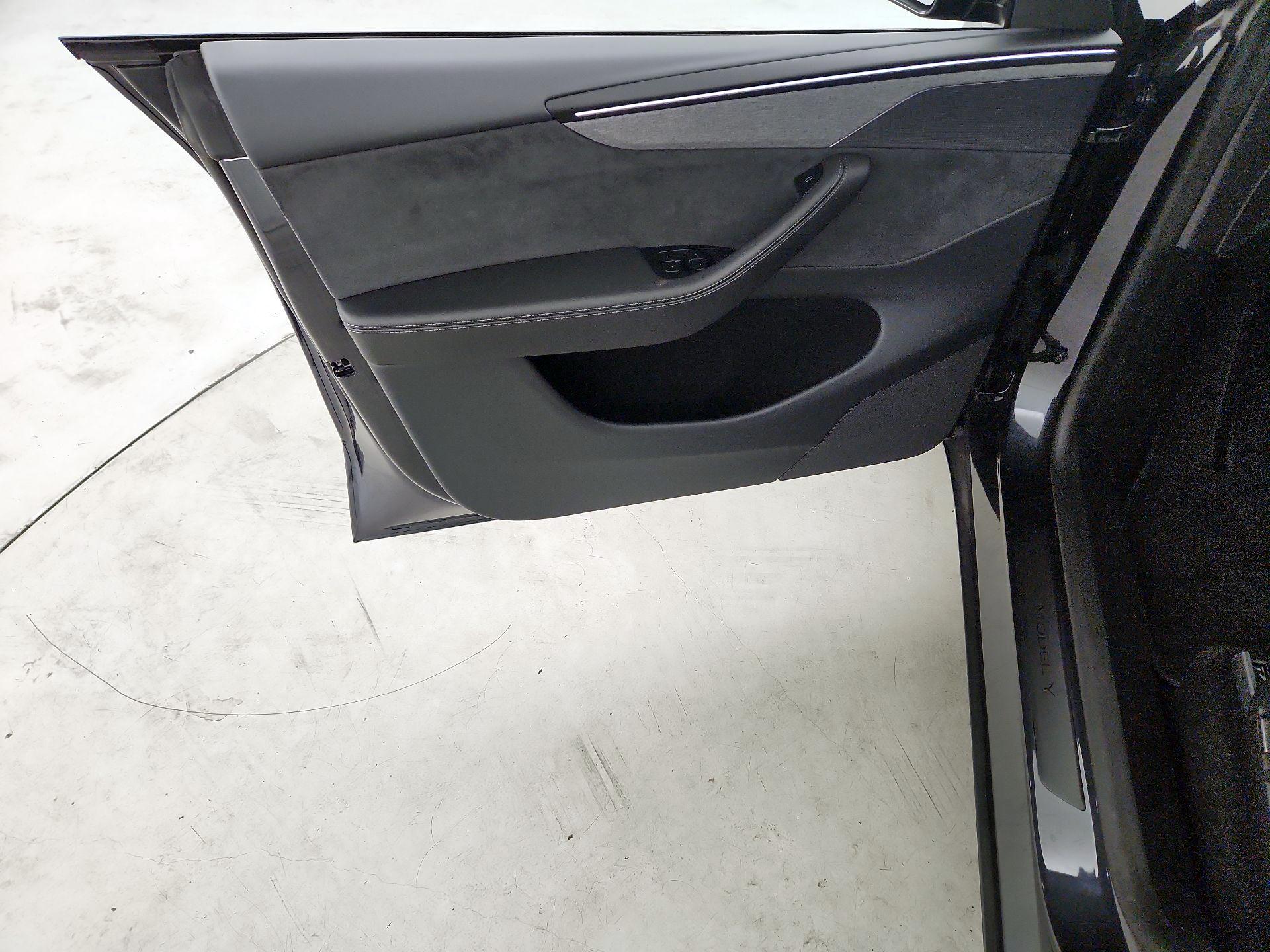 Thumbnail: 2026 Tesla Model Y - 12