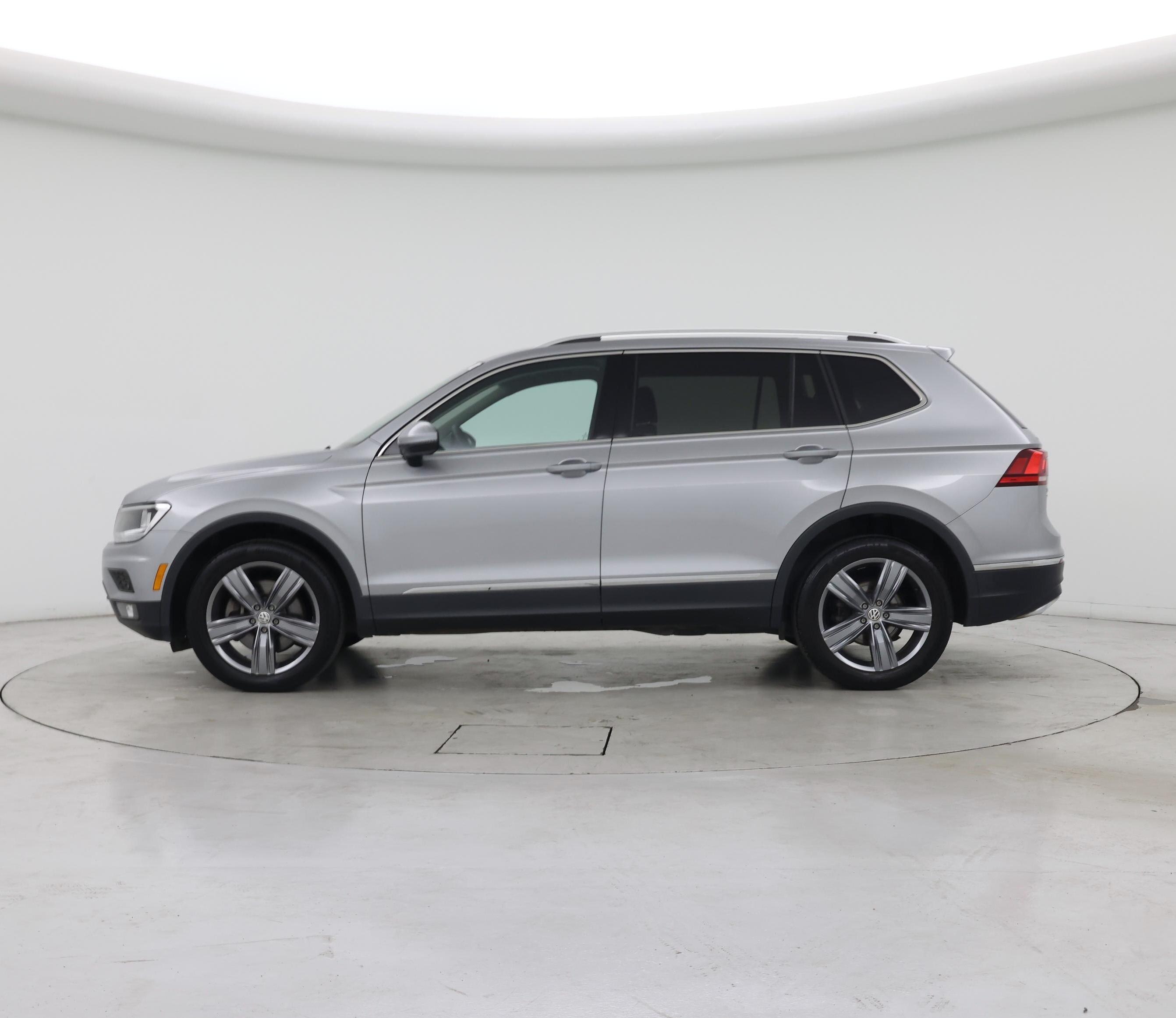 Thumbnail: 2020 Volkswagen Tiguan - 3