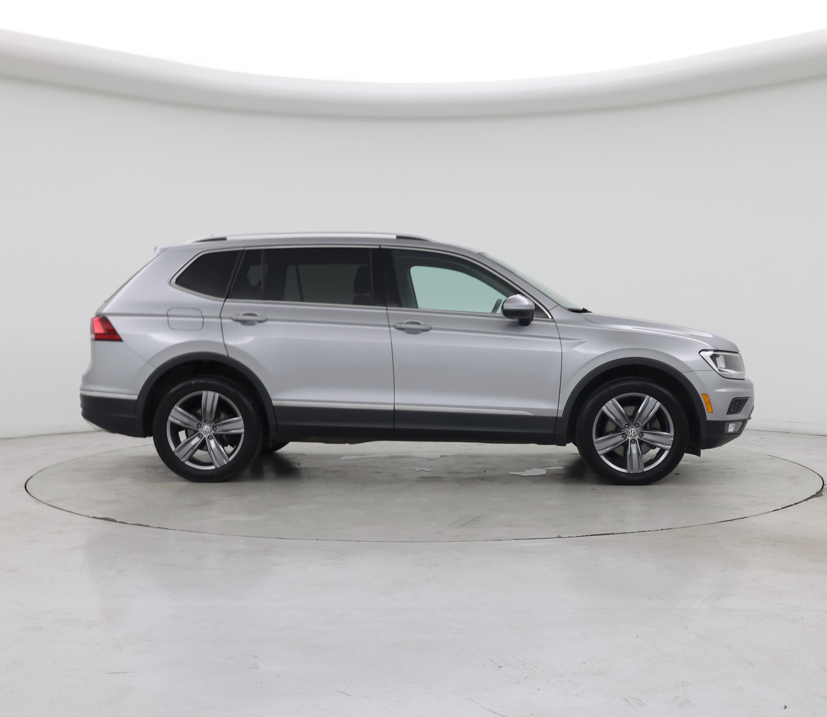 Thumbnail: 2020 Volkswagen Tiguan - 7