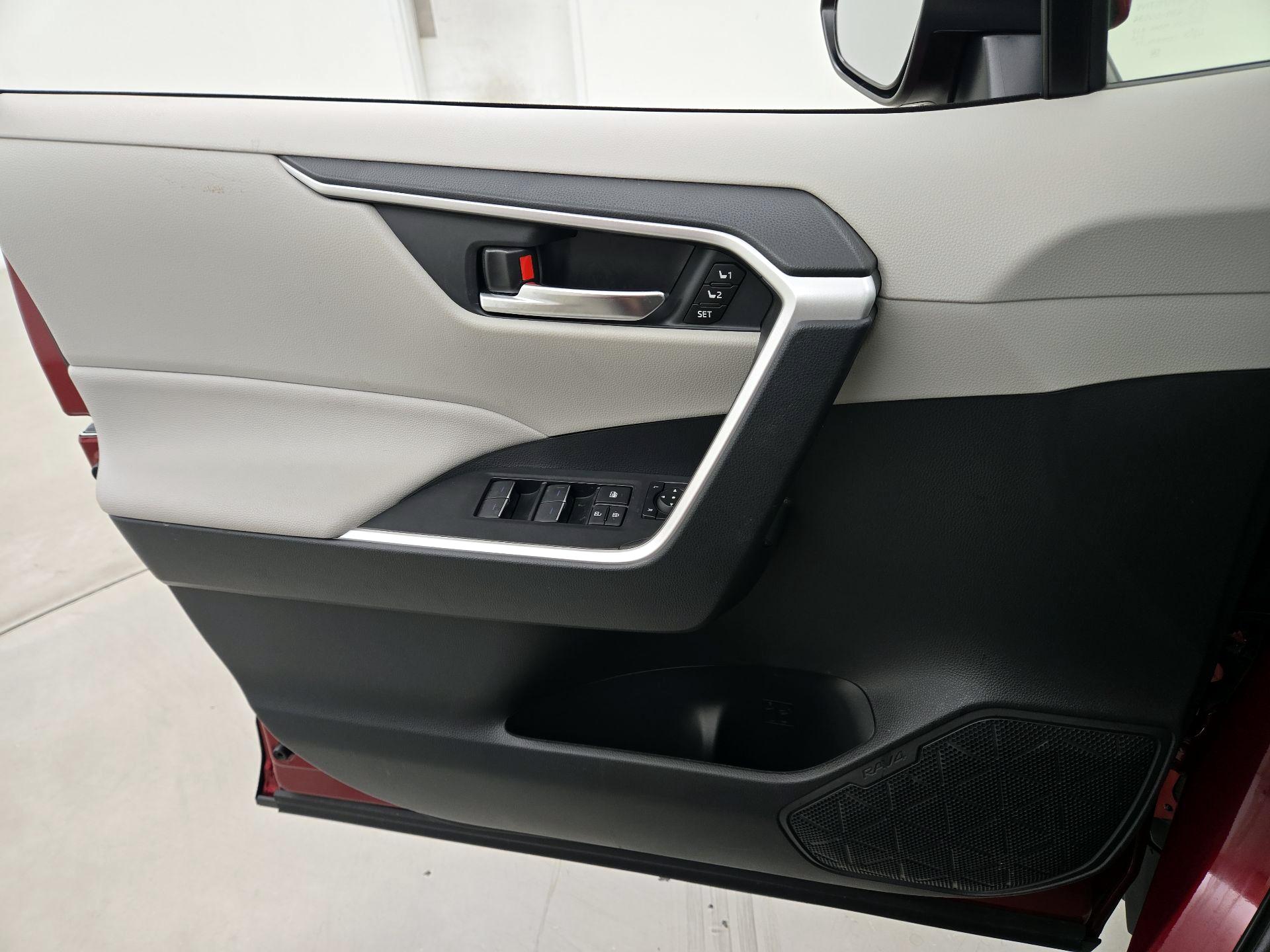 Thumbnail: 2025 Toyota RAV4 - 12