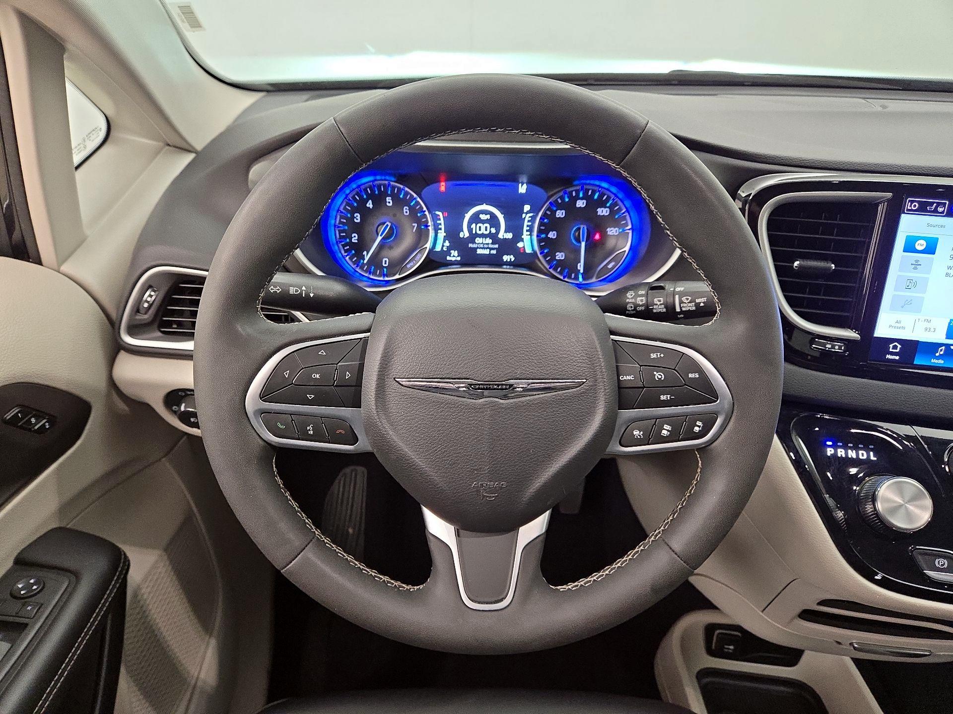 Thumbnail: 2024 Chrysler Pacifica - 10