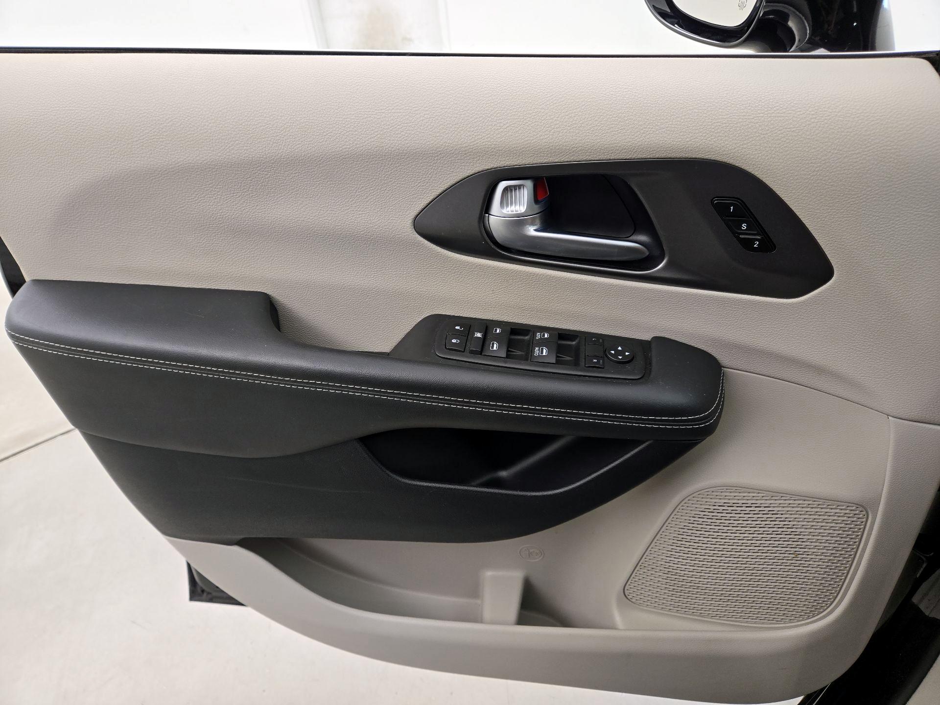 Thumbnail: 2024 Chrysler Pacifica - 12