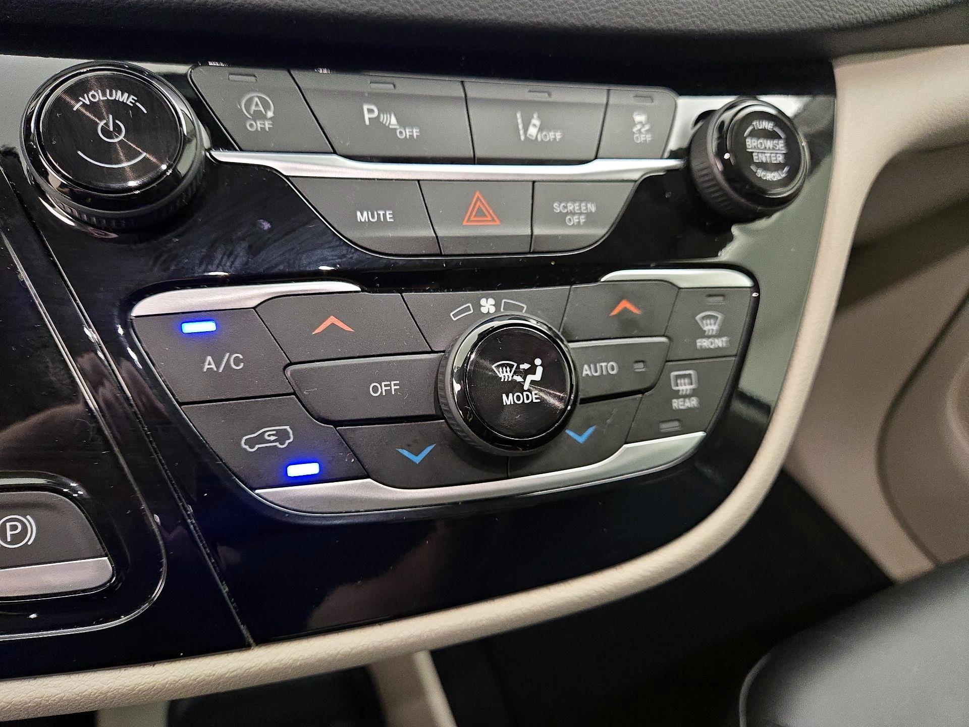 Thumbnail: 2024 Chrysler Pacifica - 16