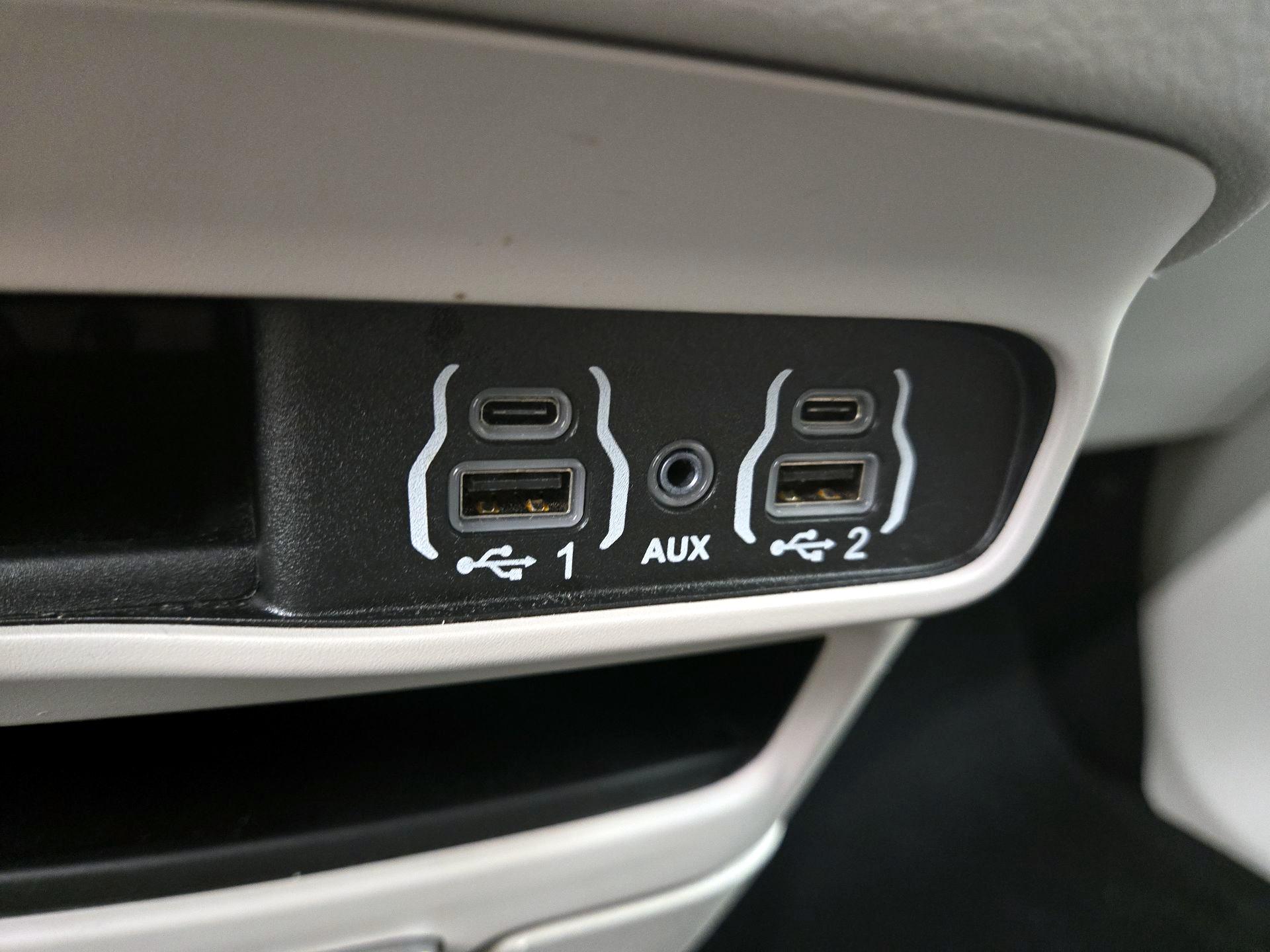 Thumbnail: 2024 Chrysler Pacifica - 18