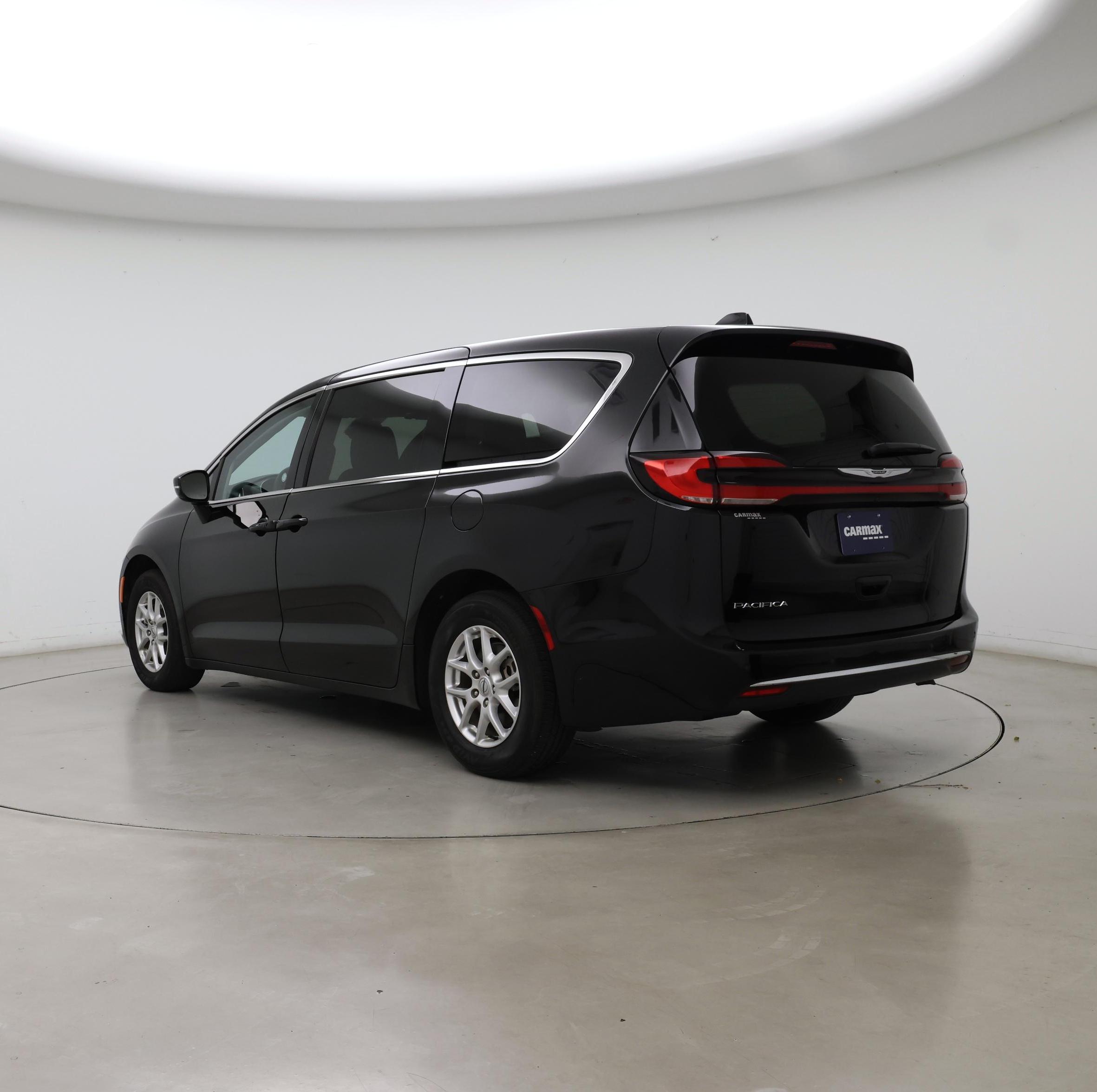 Thumbnail: 2024 Chrysler Pacifica - 2