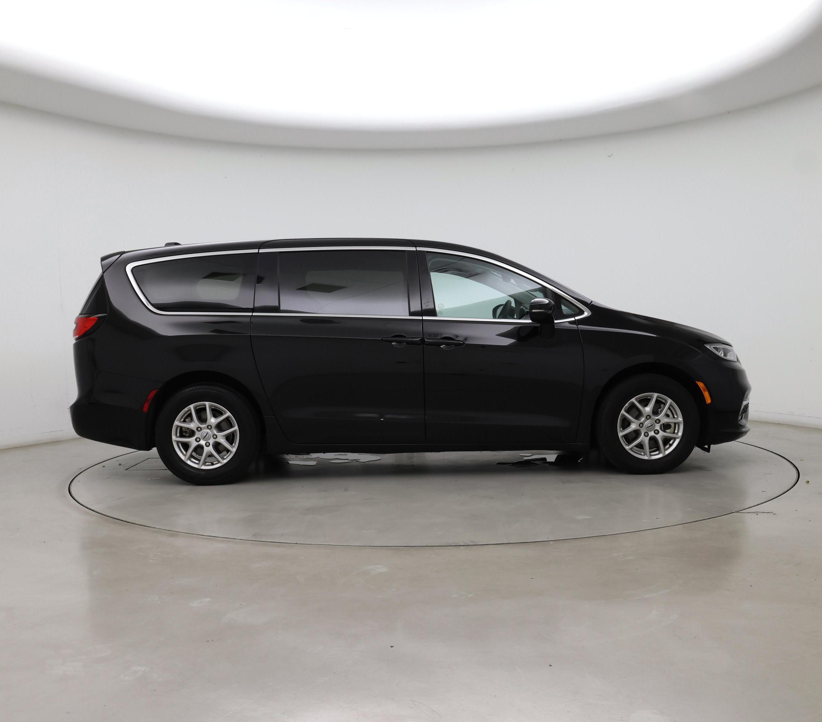 Thumbnail: 2024 Chrysler Pacifica - 7