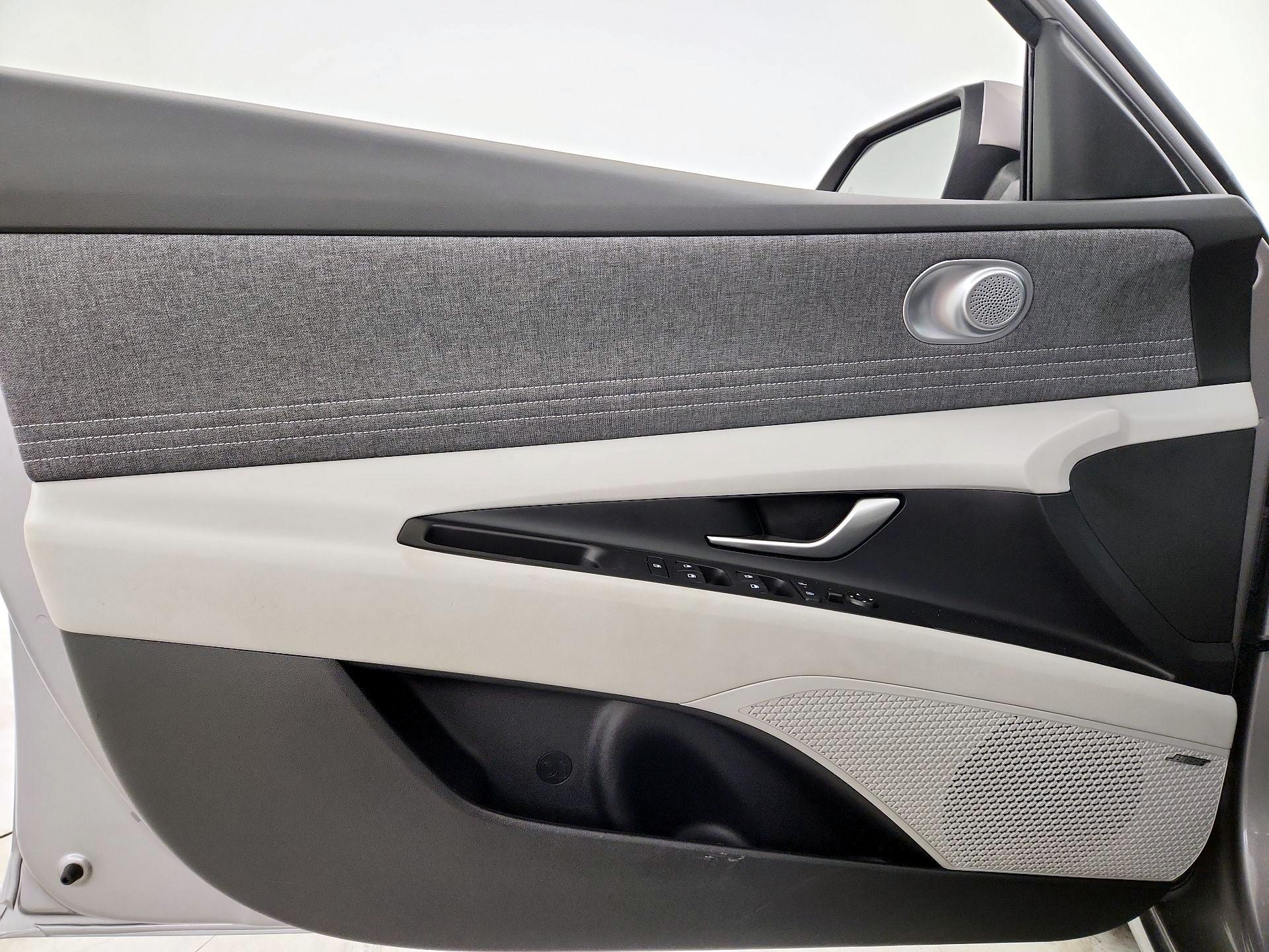 Thumbnail: 2025 Hyundai Elantra - 12