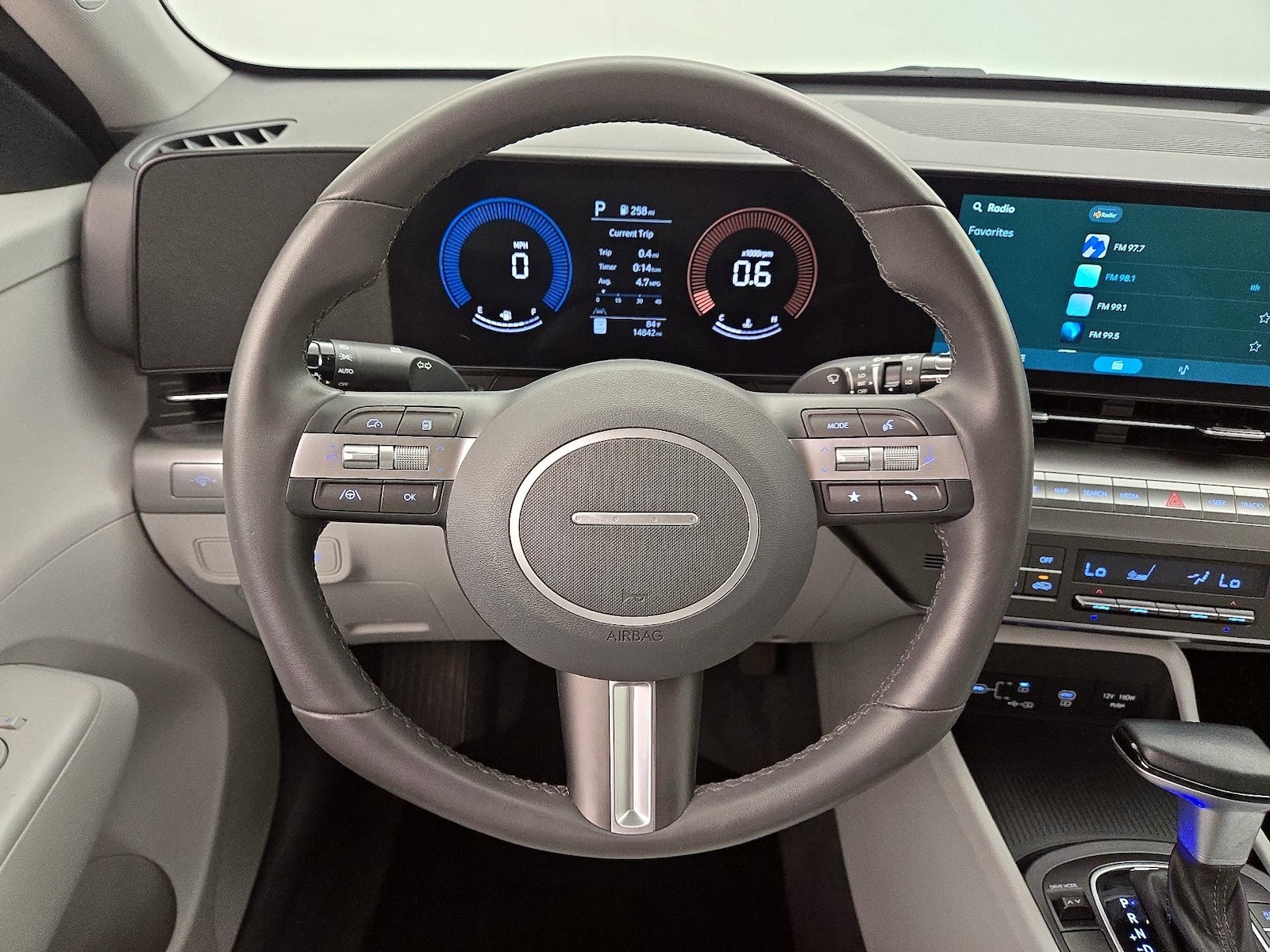 2025 Hyundai Kona SEL - Photo 11