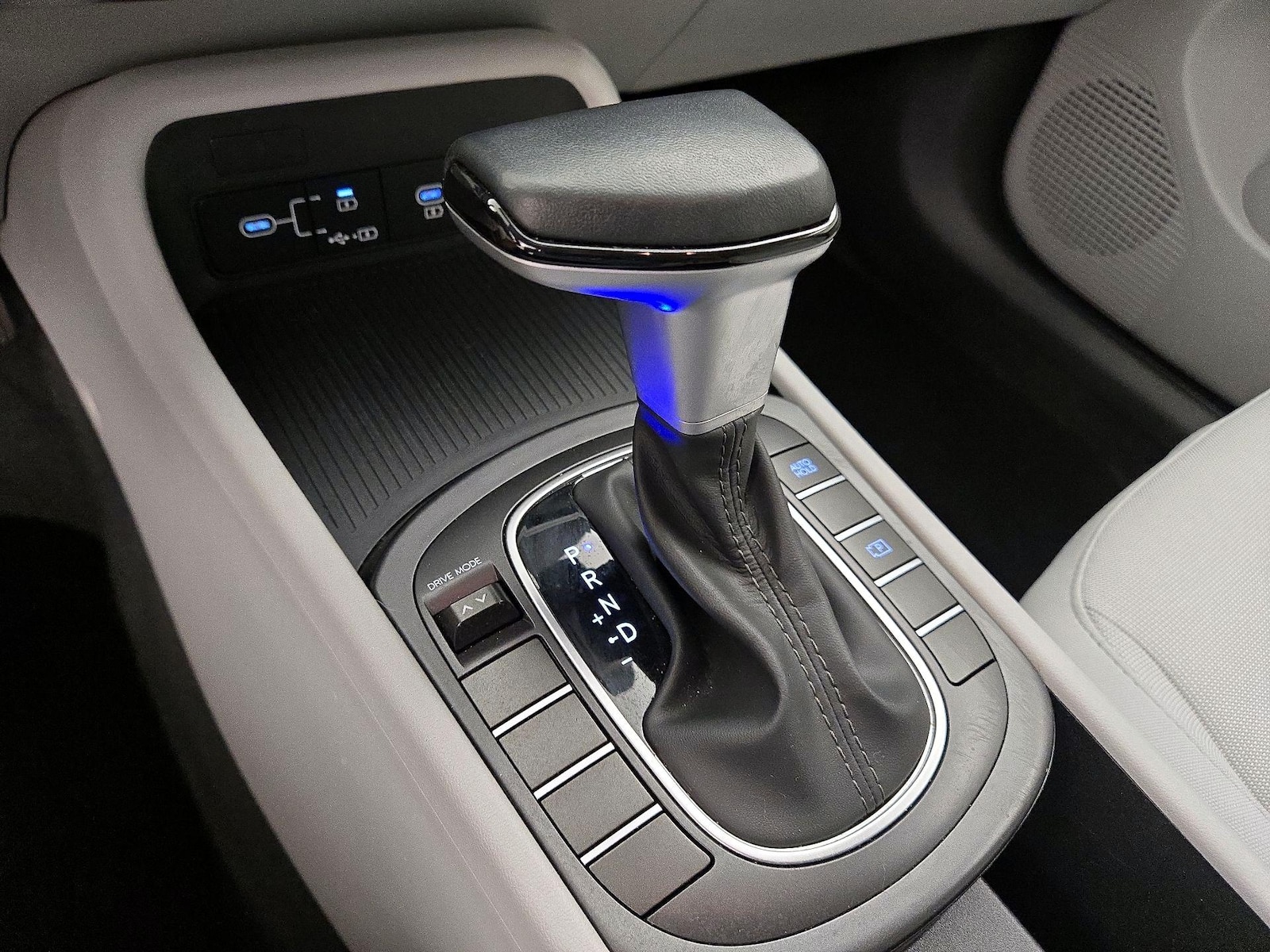 2025 Hyundai Kona SEL - Photo 18