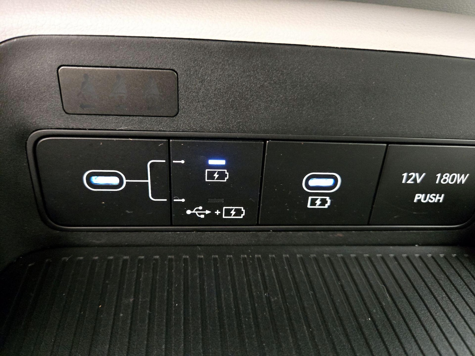 2025 Hyundai Kona SEL - Photo 19