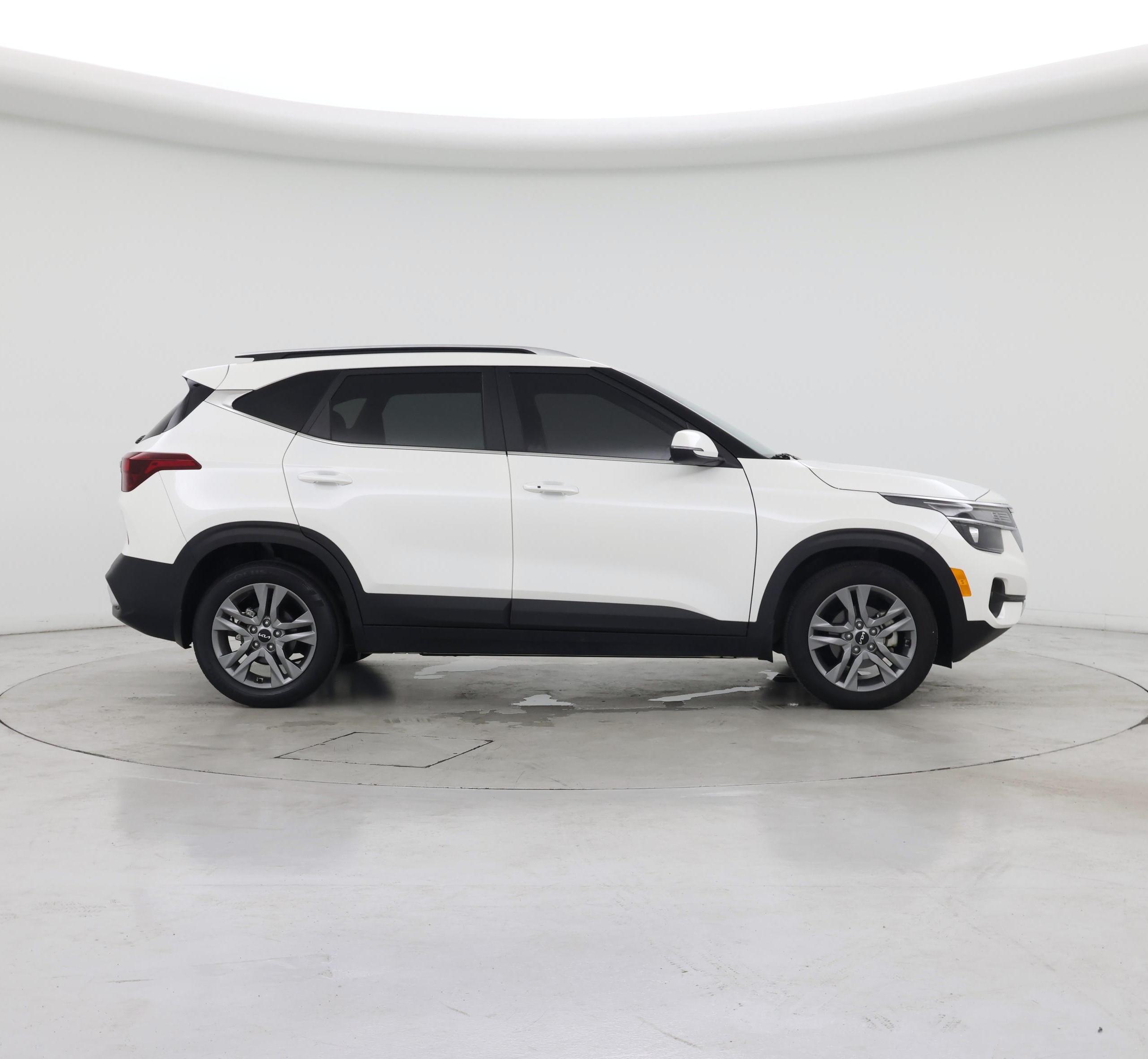 Thumbnail: 2023 Kia Seltos - 7