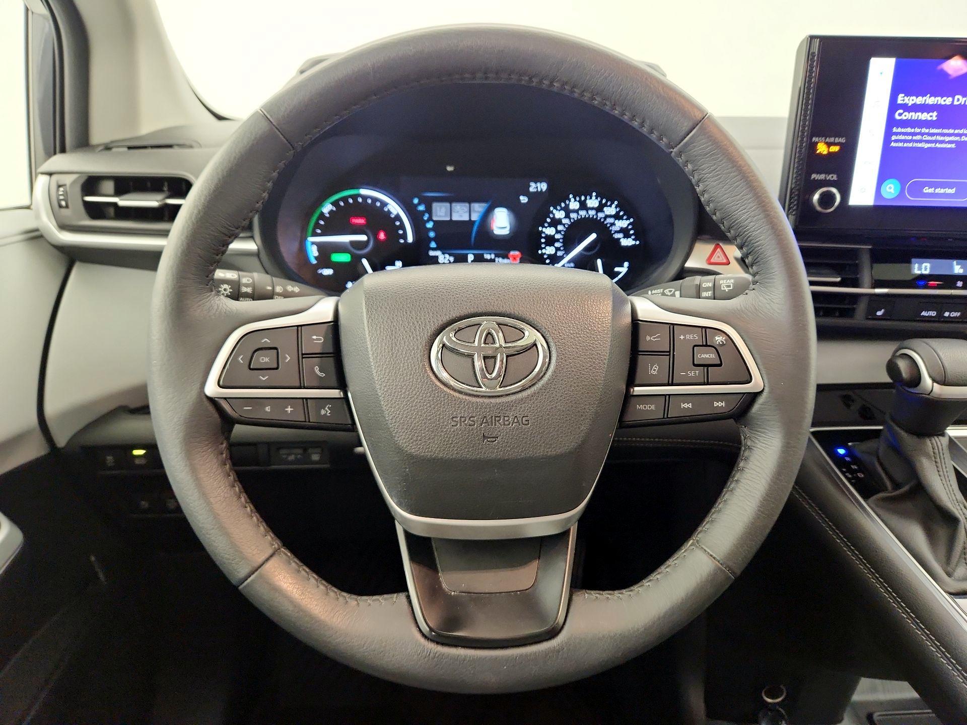 Thumbnail: 2025 Toyota Sienna - 10