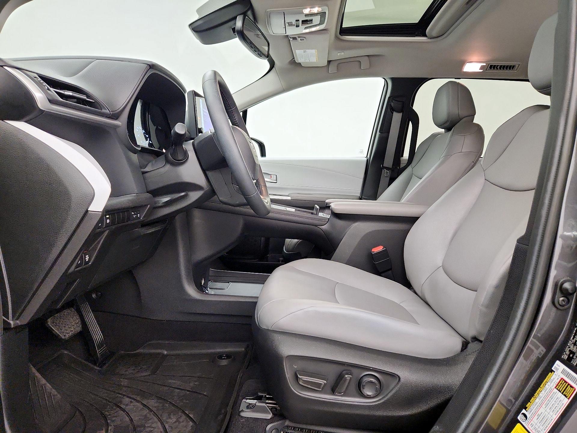 Thumbnail: 2025 Toyota Sienna - 11